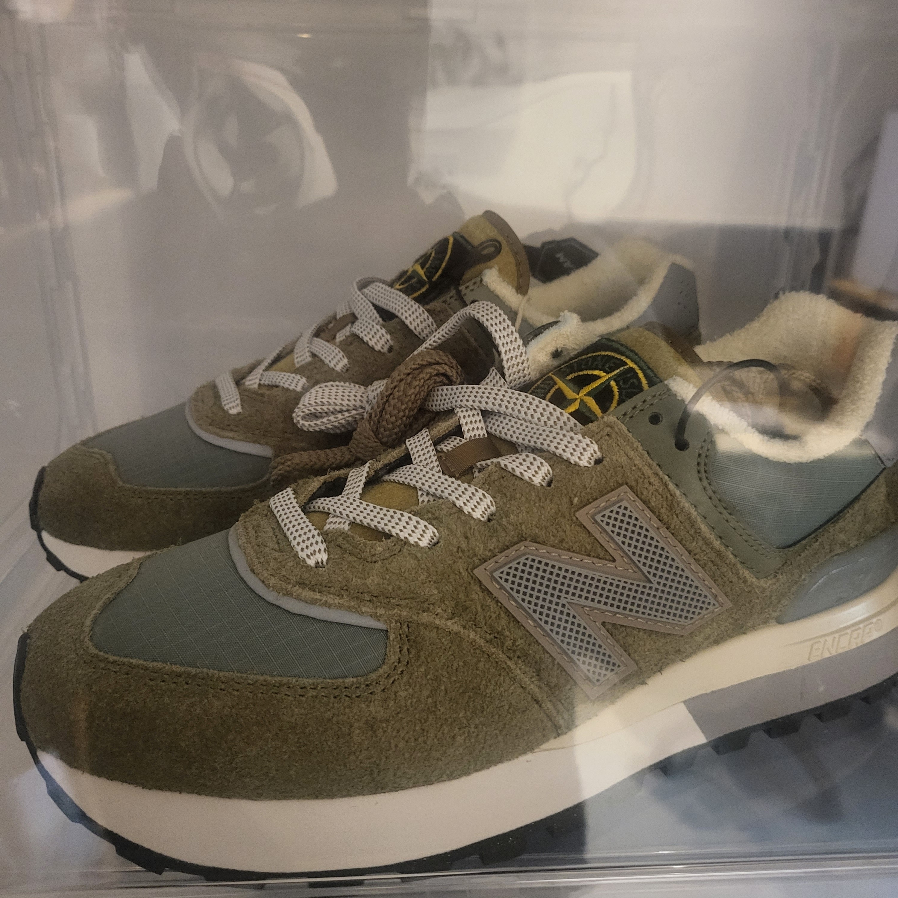 New Balance x Stone Island 574 Legacy Green, Nike x Sacai Zoom Cortez SP White and University Red 착용 스타일 - 1