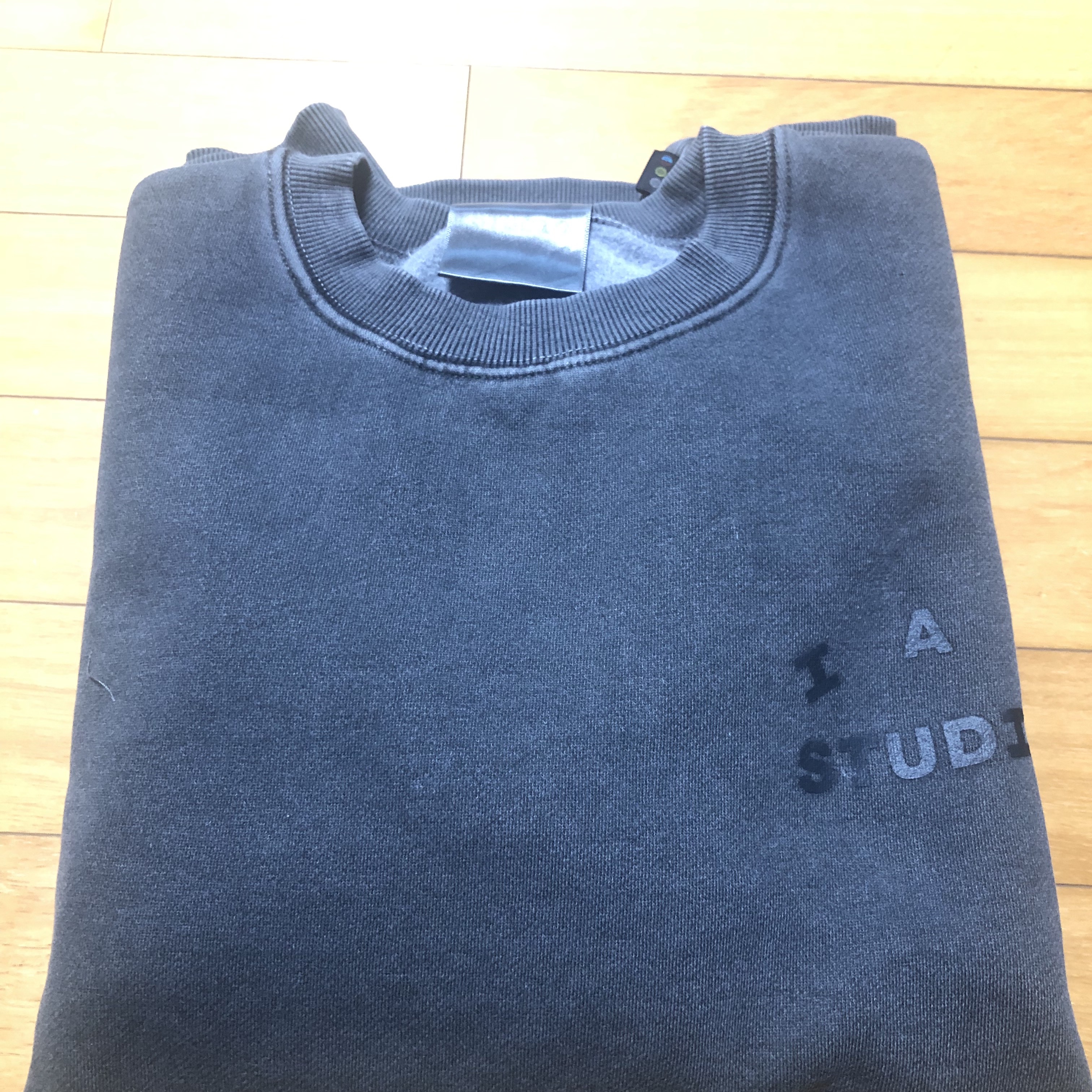 IAB Studio Pigment Sweatshirt Black 착용 스타일