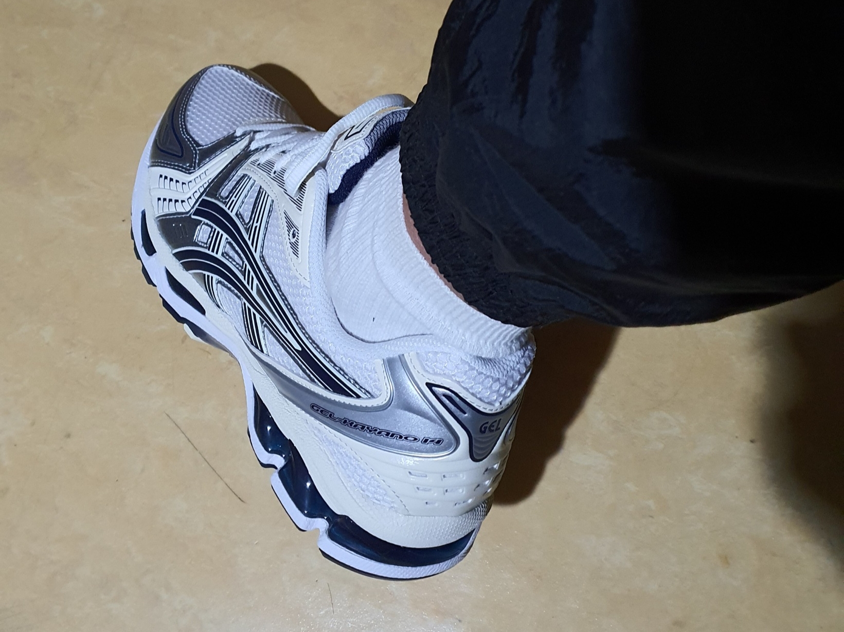 (W) Asics Gel-Kayano 14 White Midnight 착용 스타일