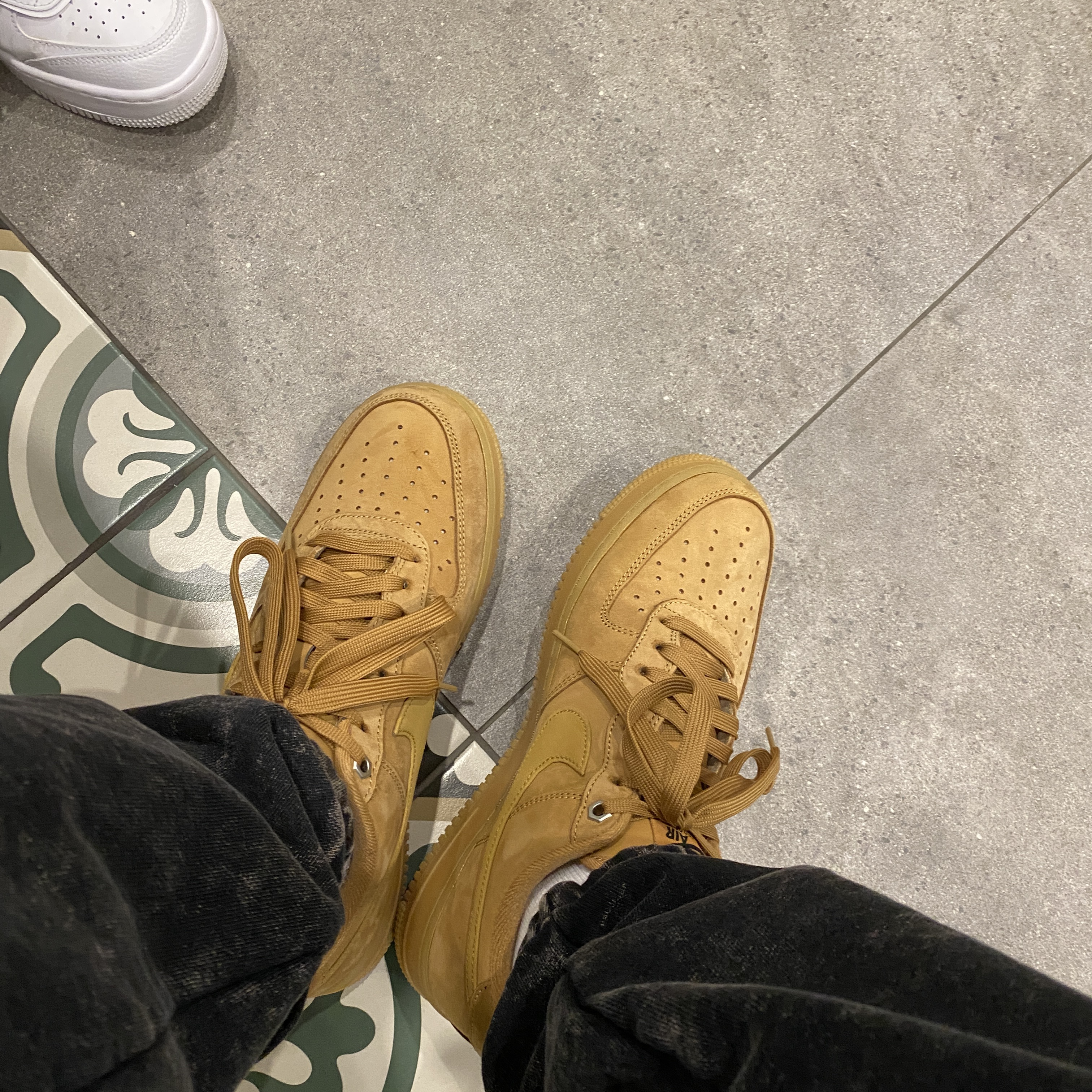 Nike Air Force 1 '07 WB Flax 착용 스타일