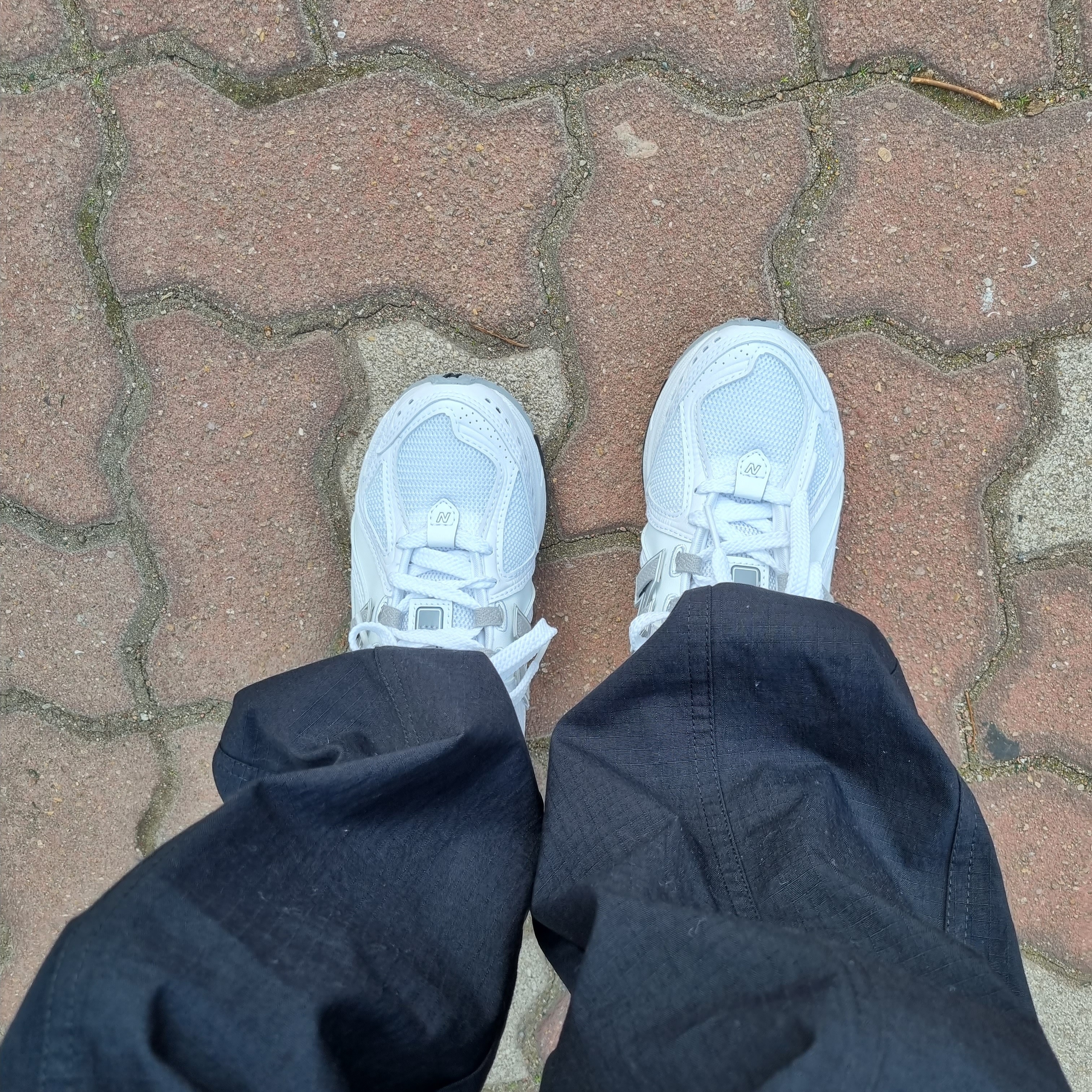 New Balance 1906R White Rain Cloud 착용 스타일