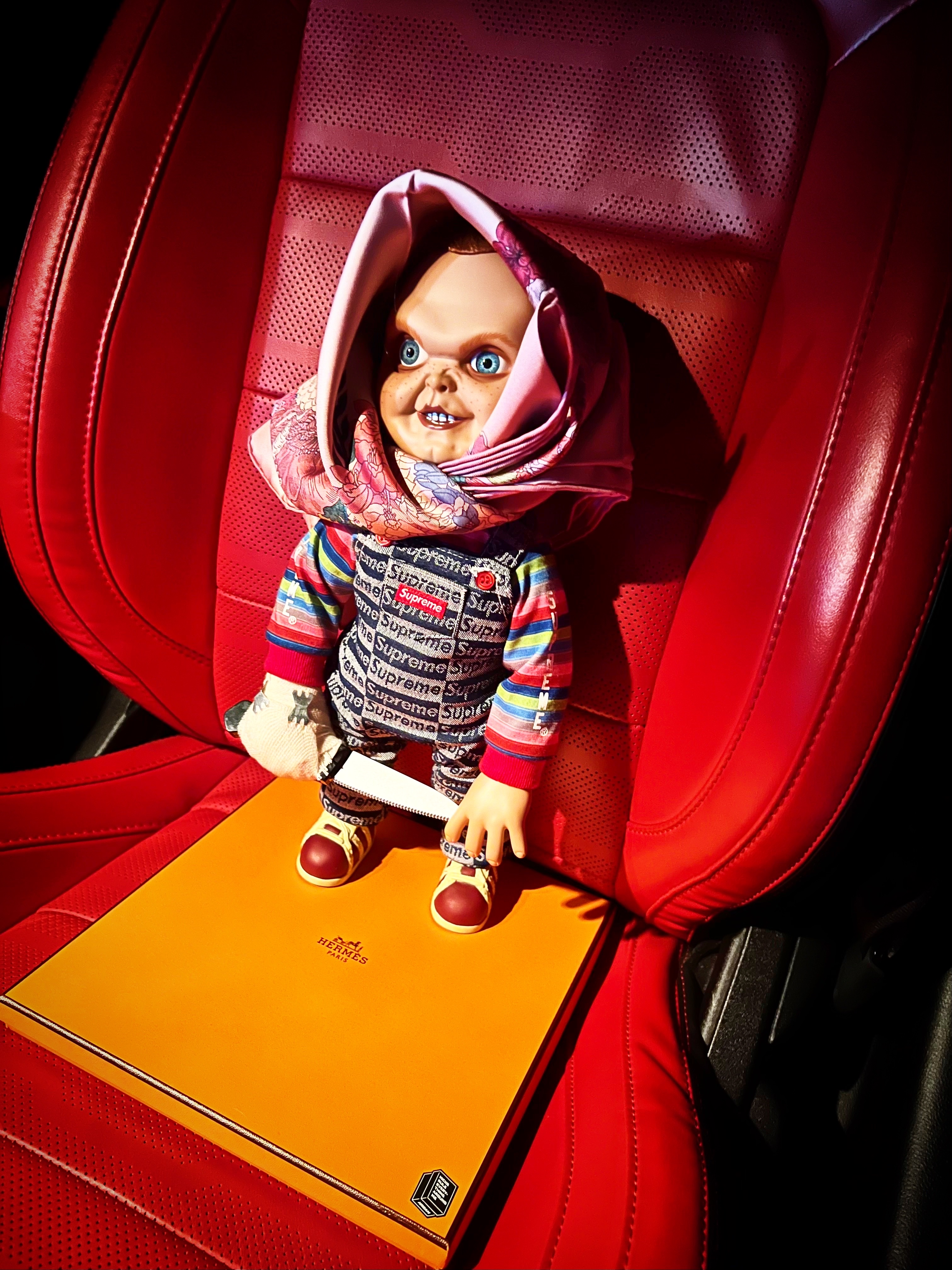 Supreme Chucky Doll - 20FW, (W) Hermes Robe Legere Scarf 90 Rose Hortensia Bleu Vert 착용 스타일 - 2