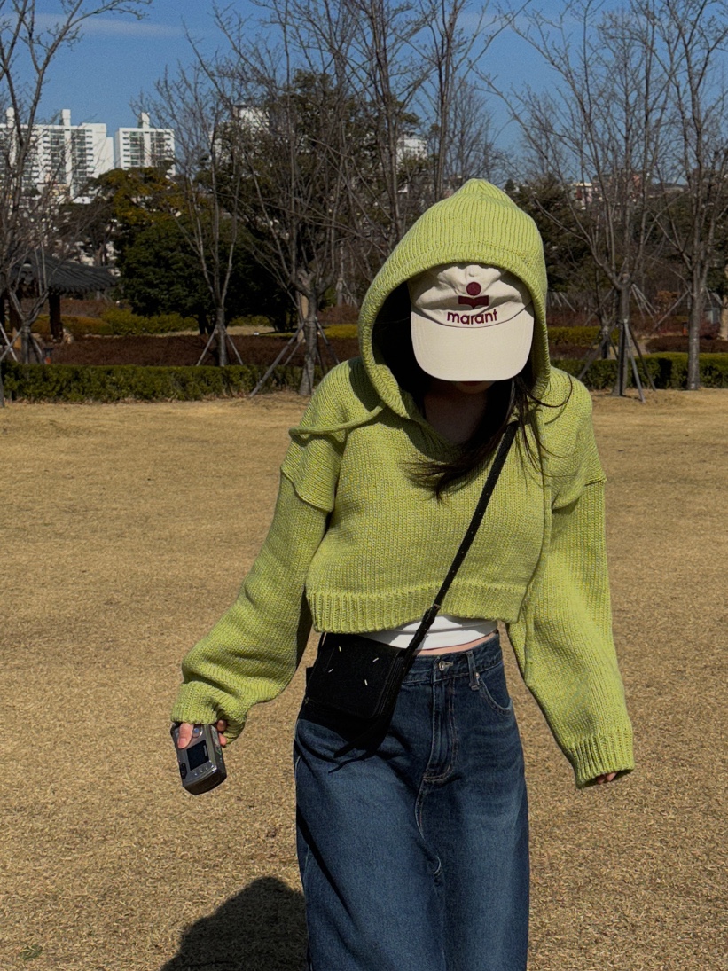 Isabel Marant Tyronyh Cap Ecru Red, Maison Mihara Yasuhiro Peterson OG Sole Canvas Low Sneakers Black 착용 스타일 - 1