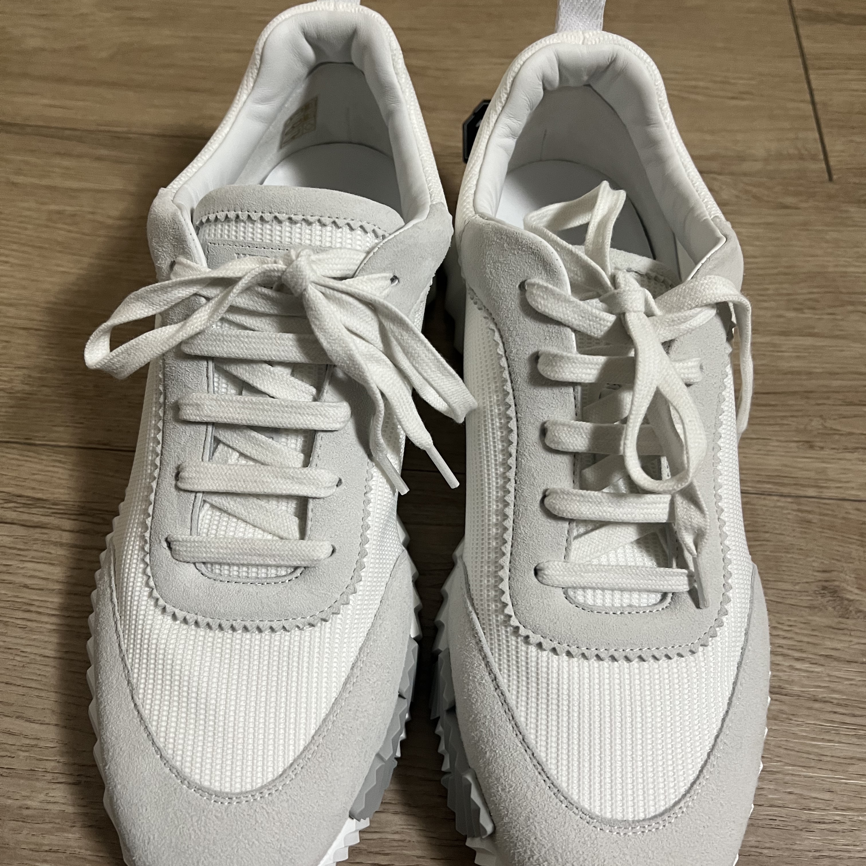 Hermes Bouncing Sneakers Mesh Suede Goatskin & Blanc Blanc 착용 스타일