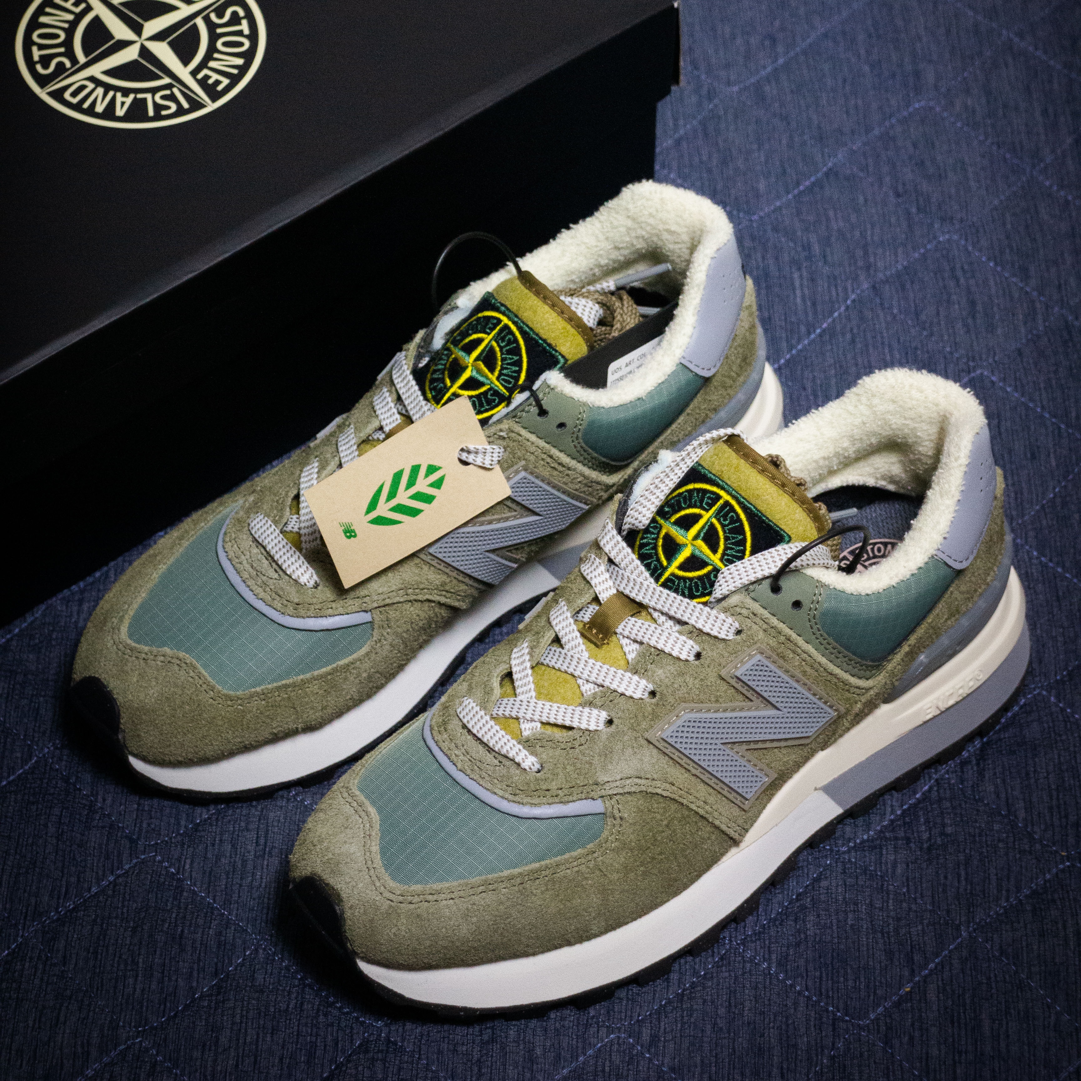 New Balance x Stone Island 574 Legacy Green 착용 스타일 - 1