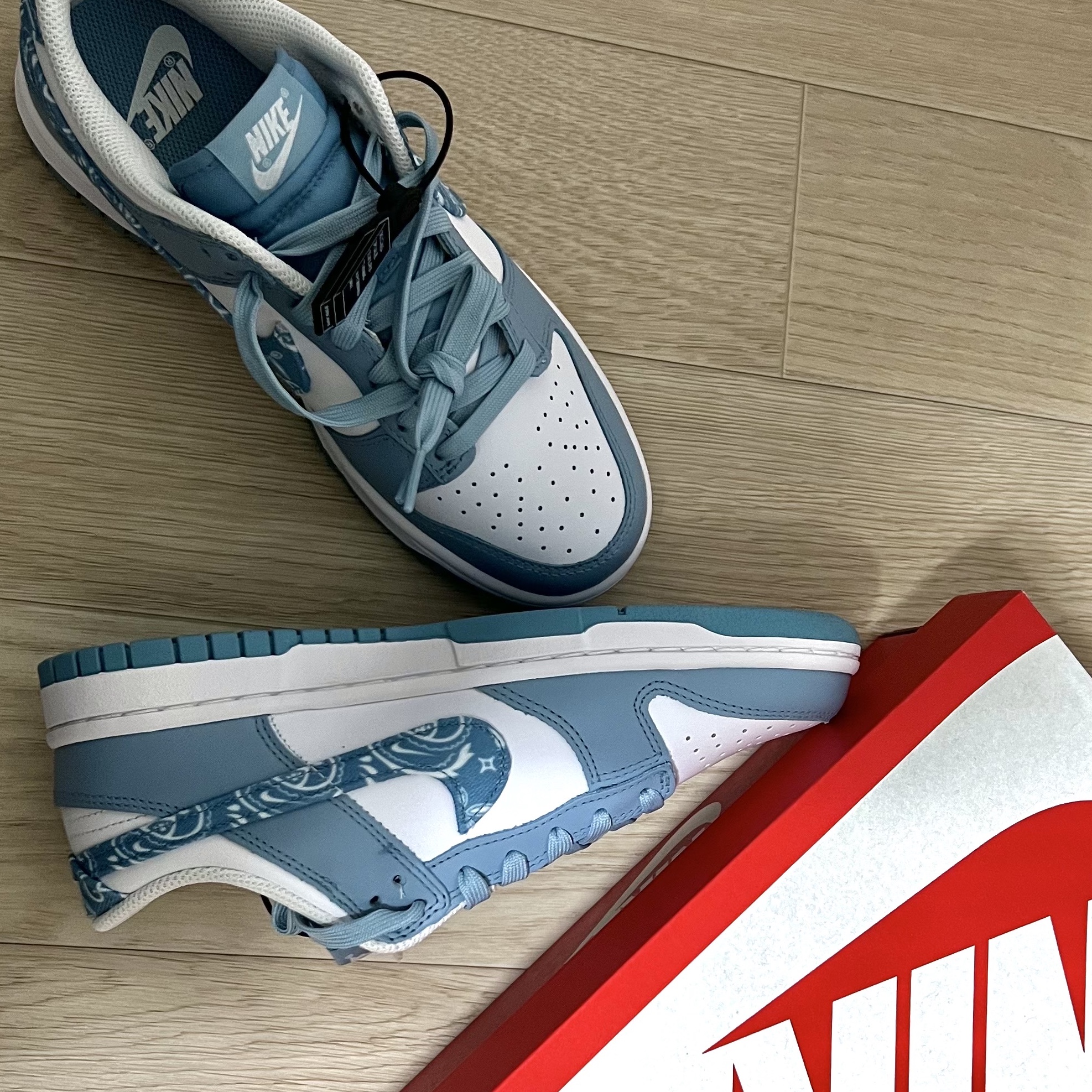 (W) Nike Dunk Low Essential Blue Paisley 착용 스타일