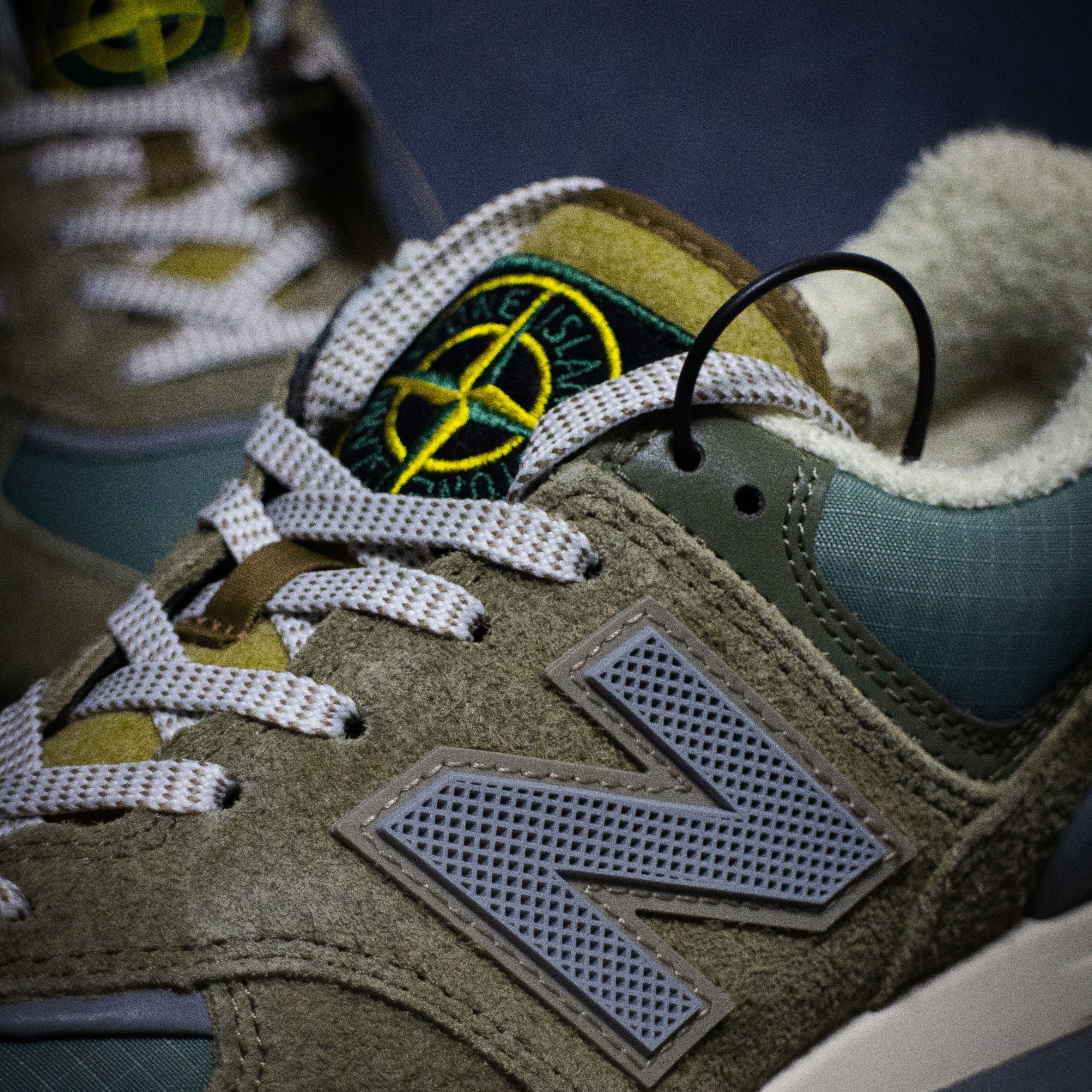 New Balance x Stone Island 574 Legacy Green 착용 스타일 - 3