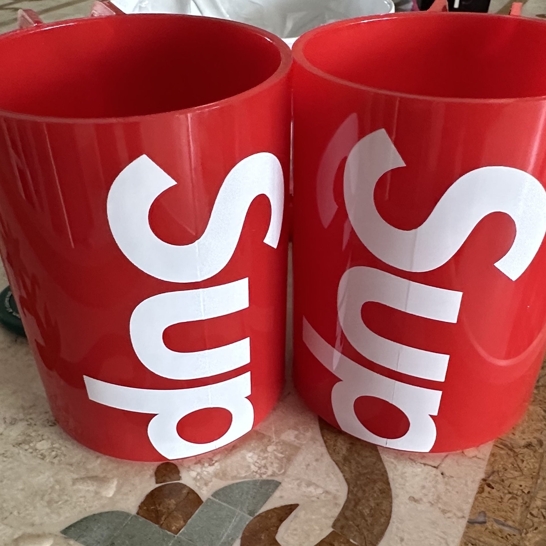 Supreme Heller Mugs Red (Set of 2), Supreme x Sigg 0.75L Food Jar Black - 21FW 착용 스타일 - 2
