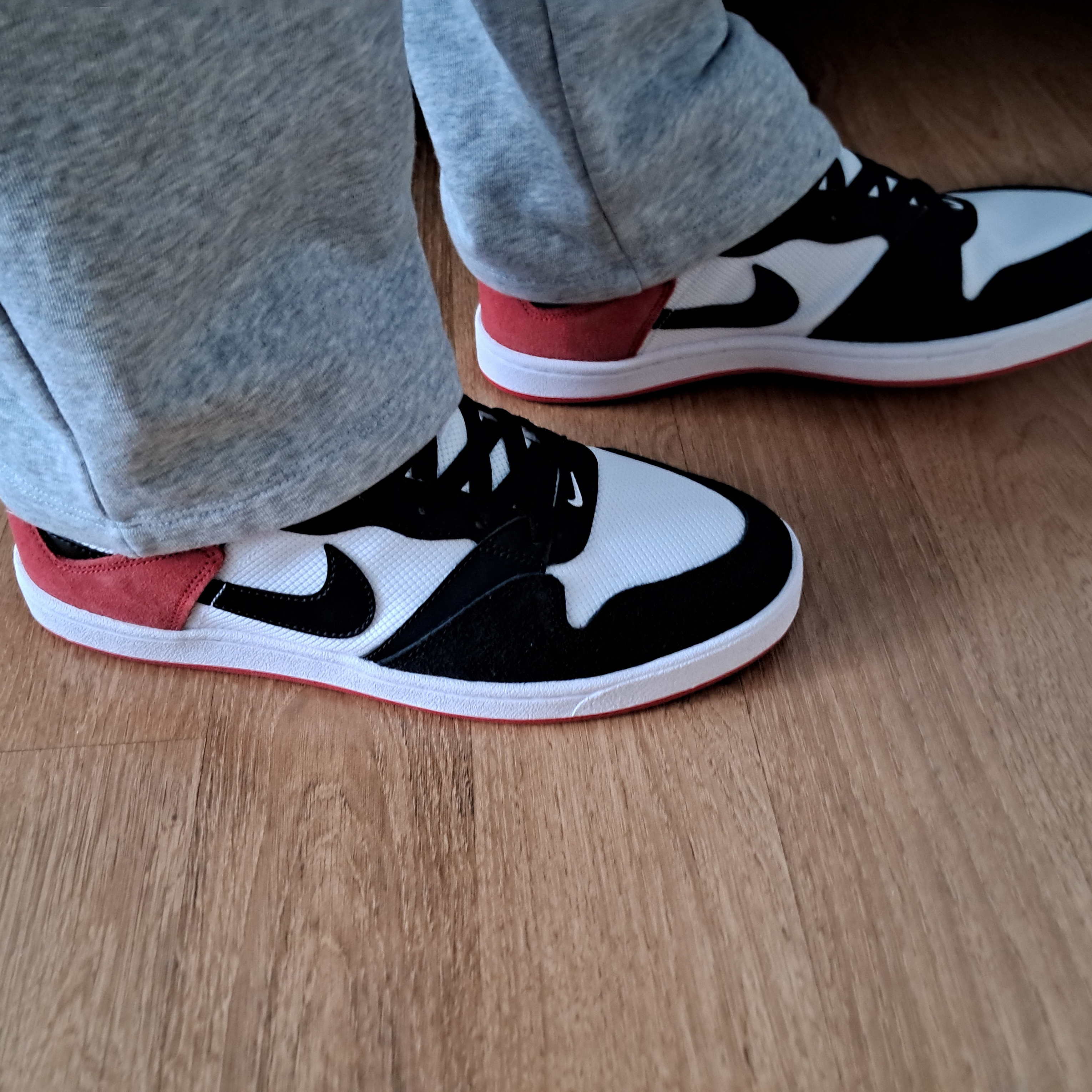 Nike SB Alleyoop University Red 착용 스타일