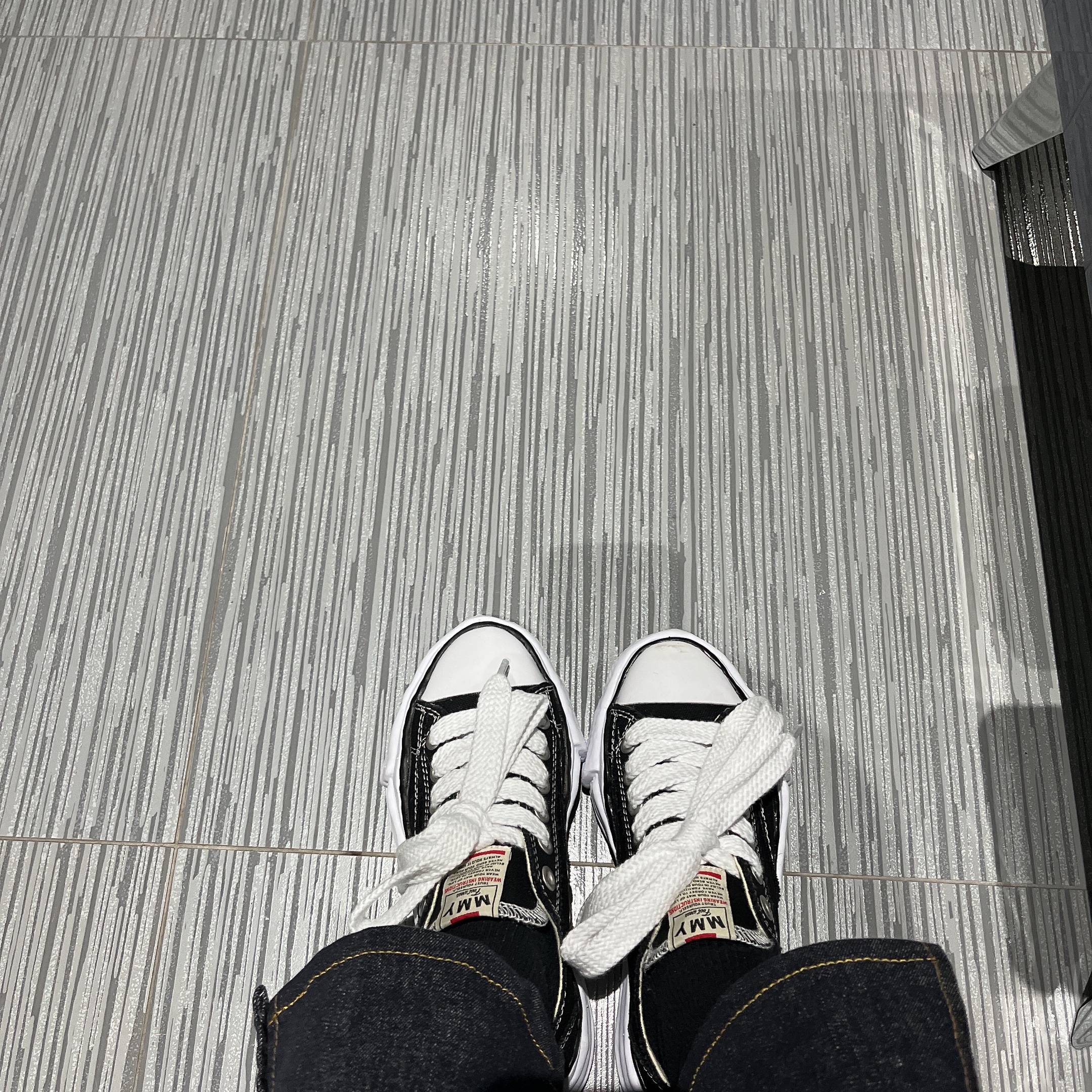 Maison Mihara Yasuhiro Peterson OG Sole Canvas Low Sneakers Black 착용 스타일 - 2