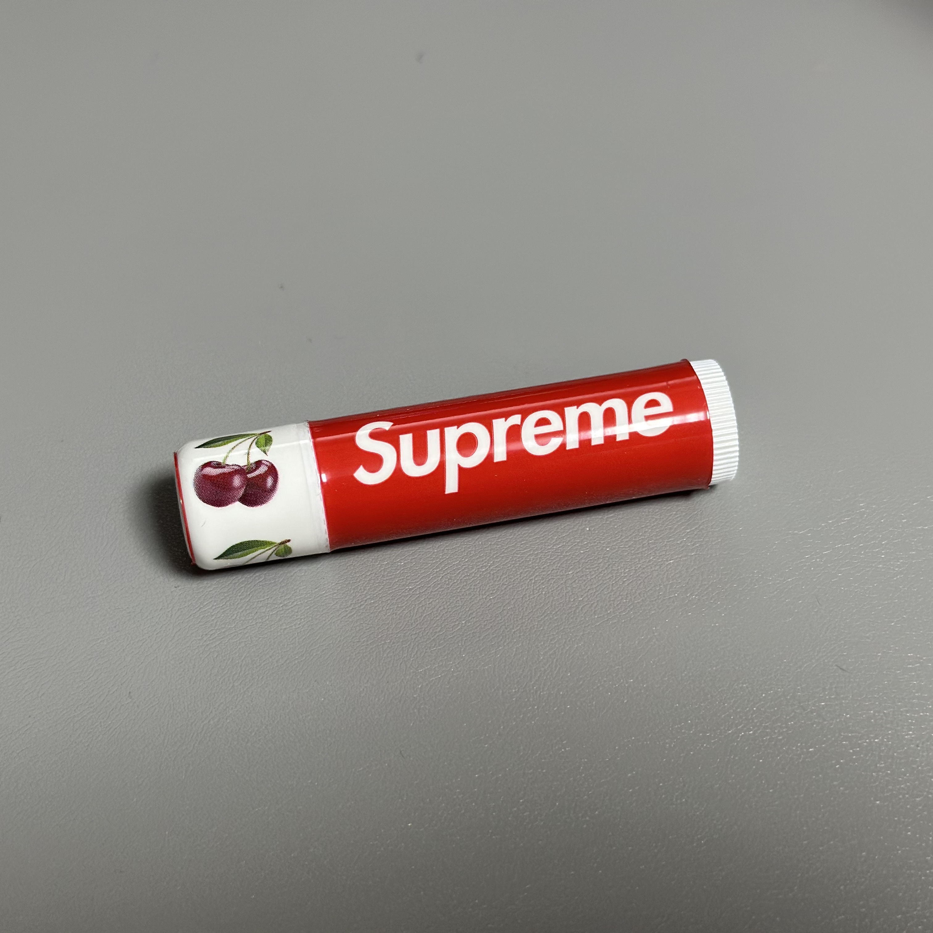 Supreme Lighter Case Carabiner Red - 22SS, Supreme Chapstick Red (3 Pack) 착용 스타일 - 3