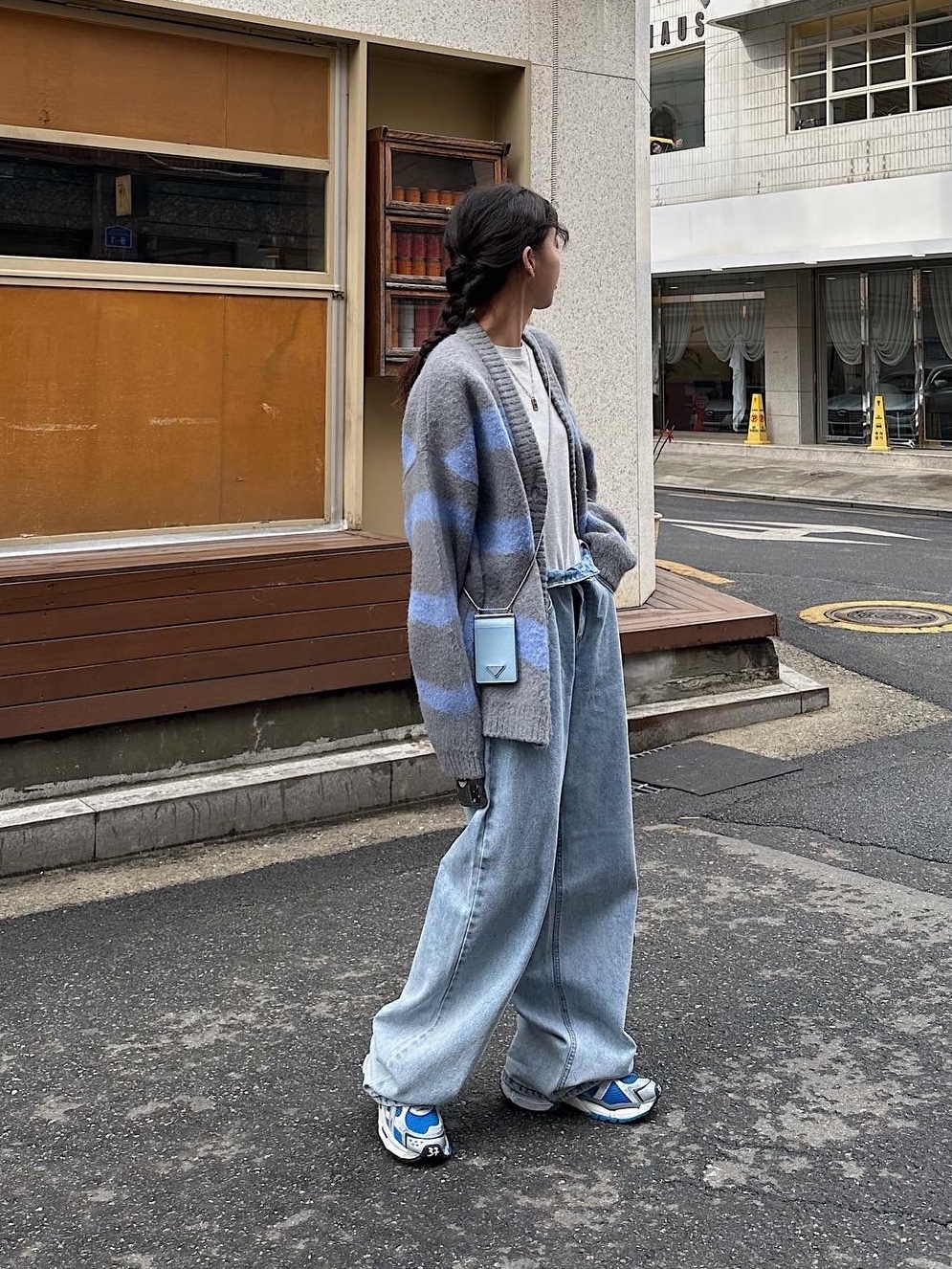 Balenciaga Runner Sneakers Blue White, Prada Brushed Leather Card Holder with Shoulder Strap White 착용 스타일 - 1
