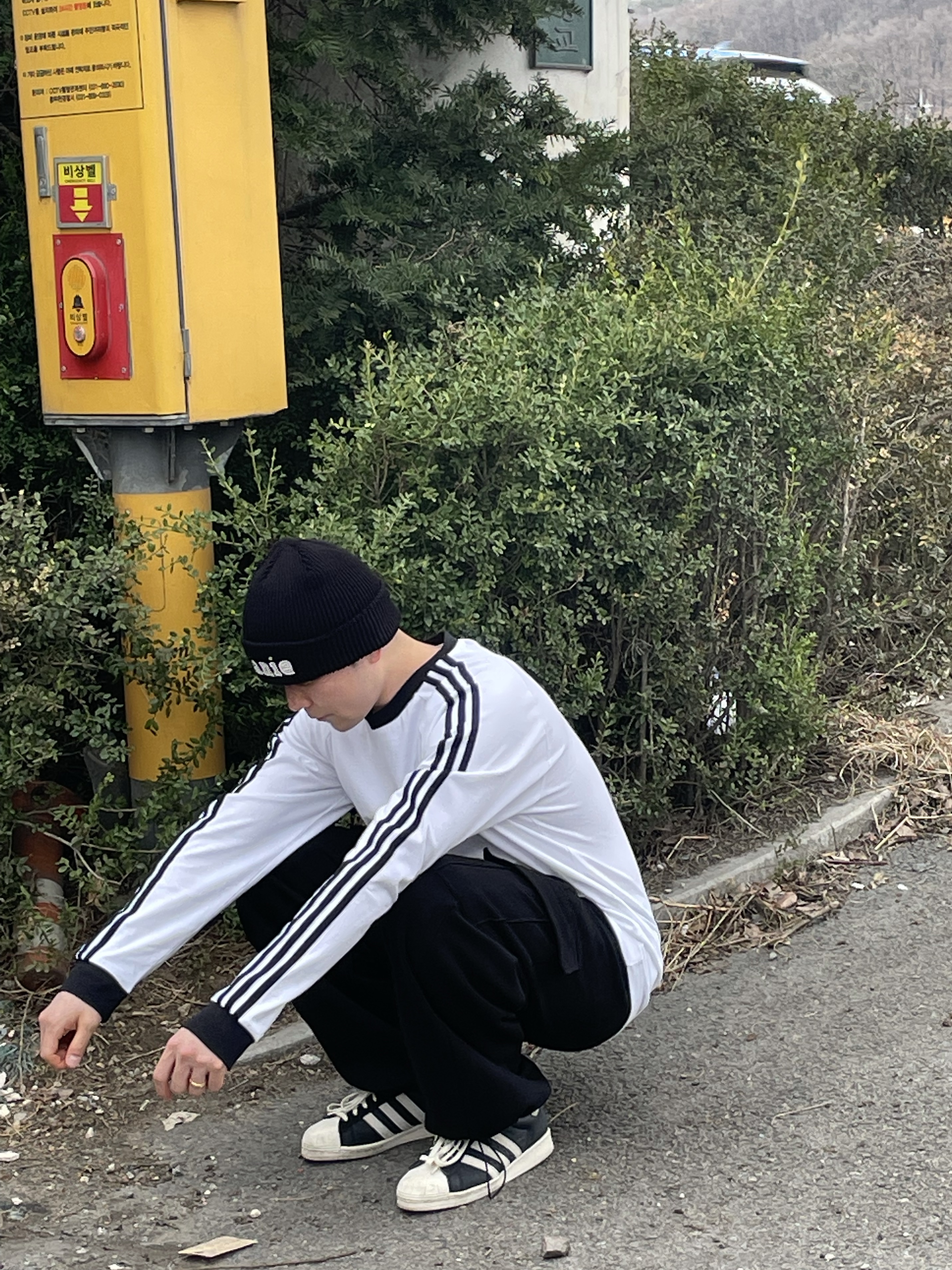 Adidas Superstar 82 Black White 착용 스타일 - 4