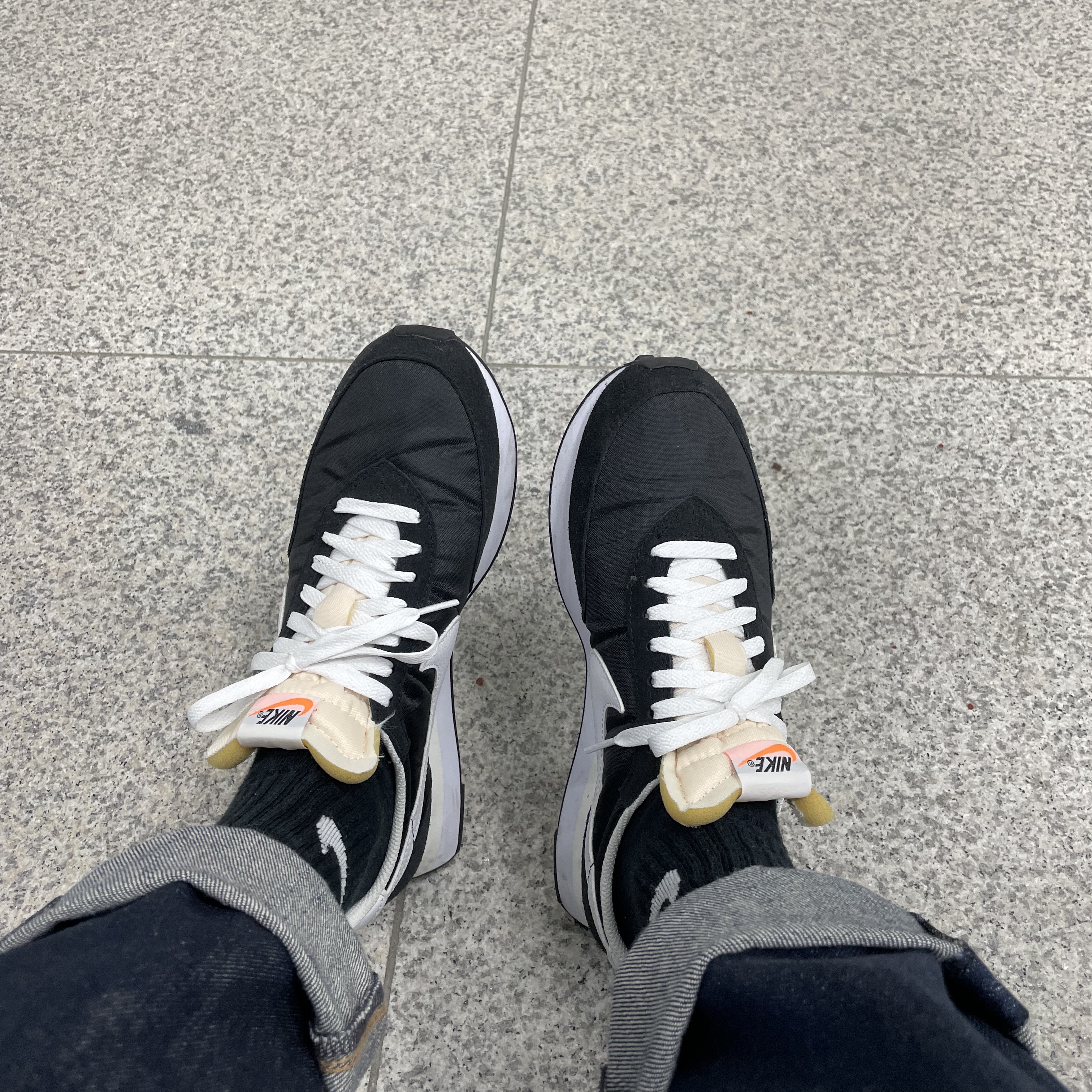 Nike Waffle Trainer 2 Black White 착용 스타일