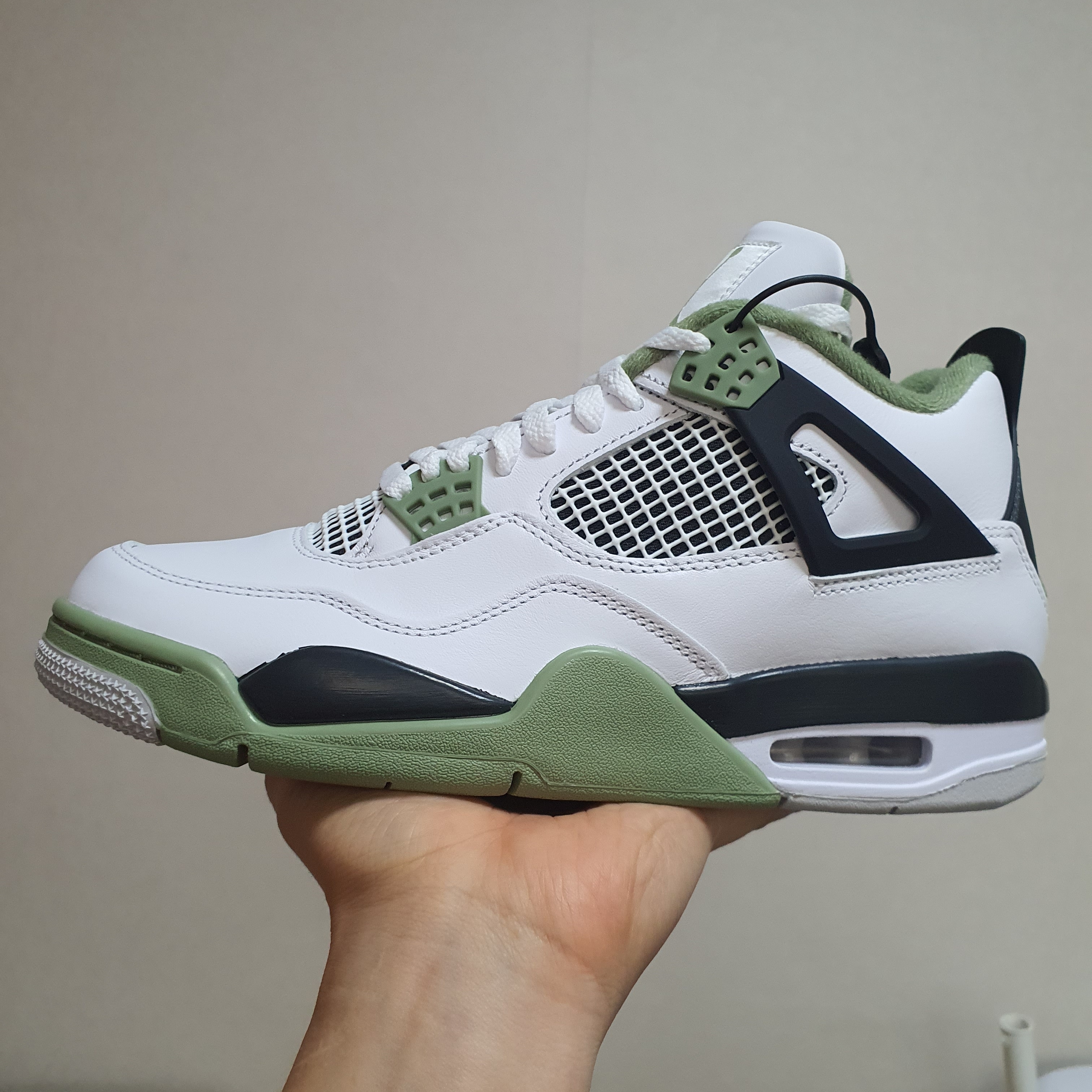 (W) Jordan 4 Retro Oil Green 착용 스타일 - 1