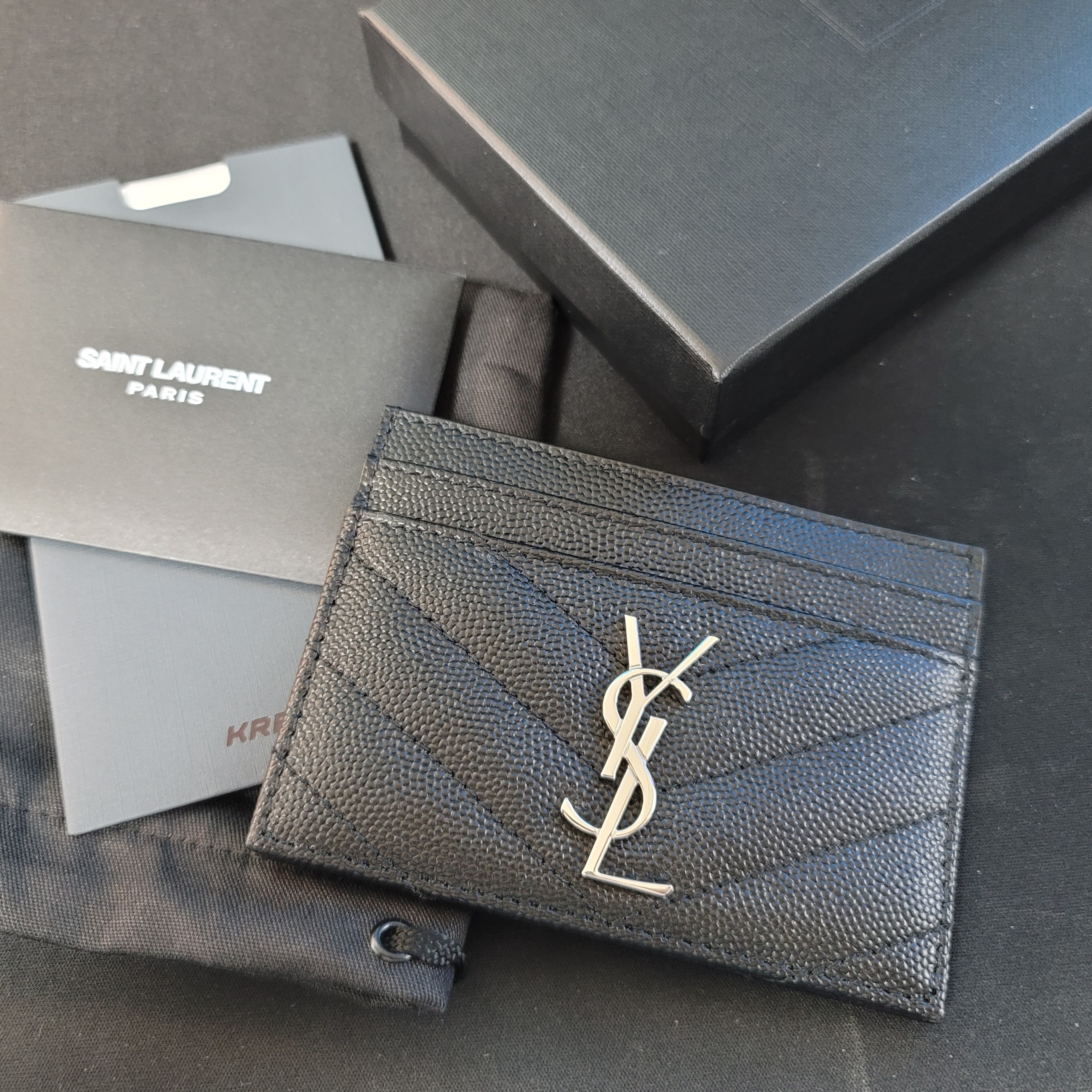 Saint Laurent Cassandre Matelasse Card Case in Grain De Poudre Embossed Leather Black 착용 스타일