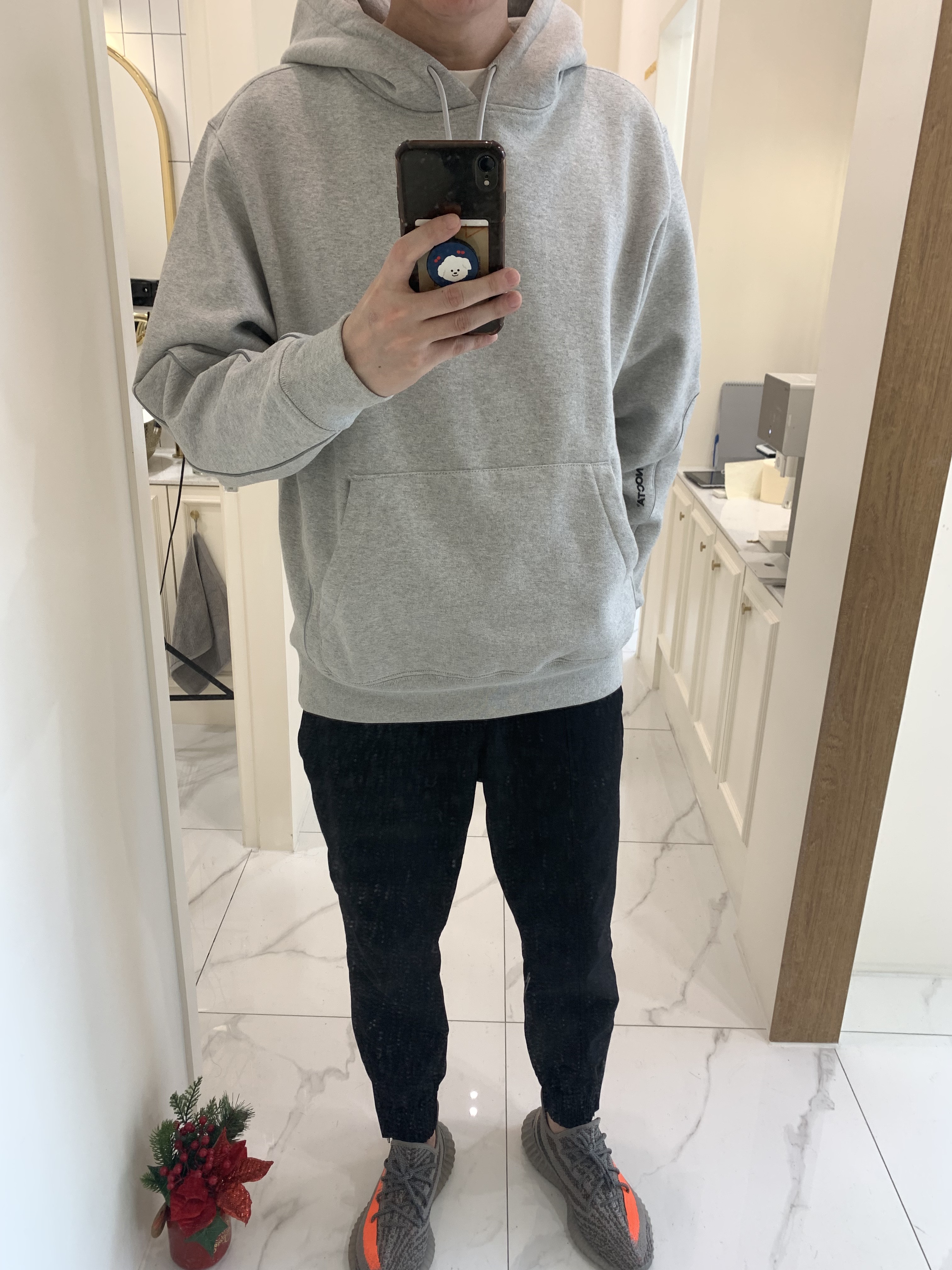 Adidas Yeezy Boost 350 V2 Beluga - Reflective, Nike x Drake Nocta Cardinal Stock Essential Hoodie Grey - US/EU 착용 스타일 - 1