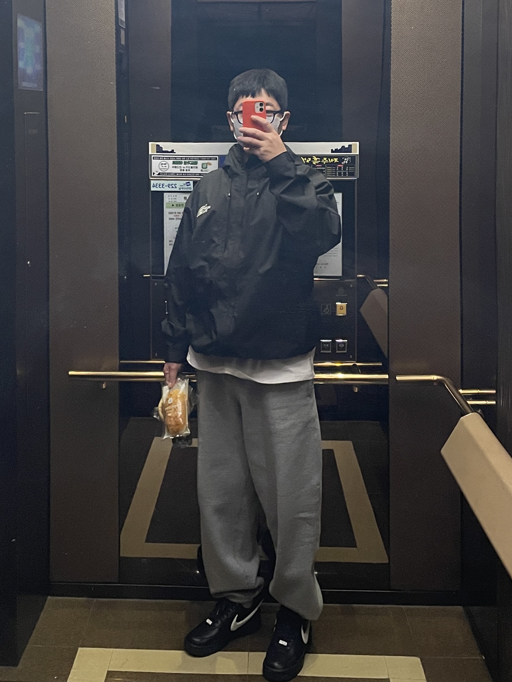 Nike x Ambush Air Force 1 Low SP Black, Nike x Stussy NRG Fleece Pants Dark Grey Heather (DO9340-063) 착용 스타일 - 1