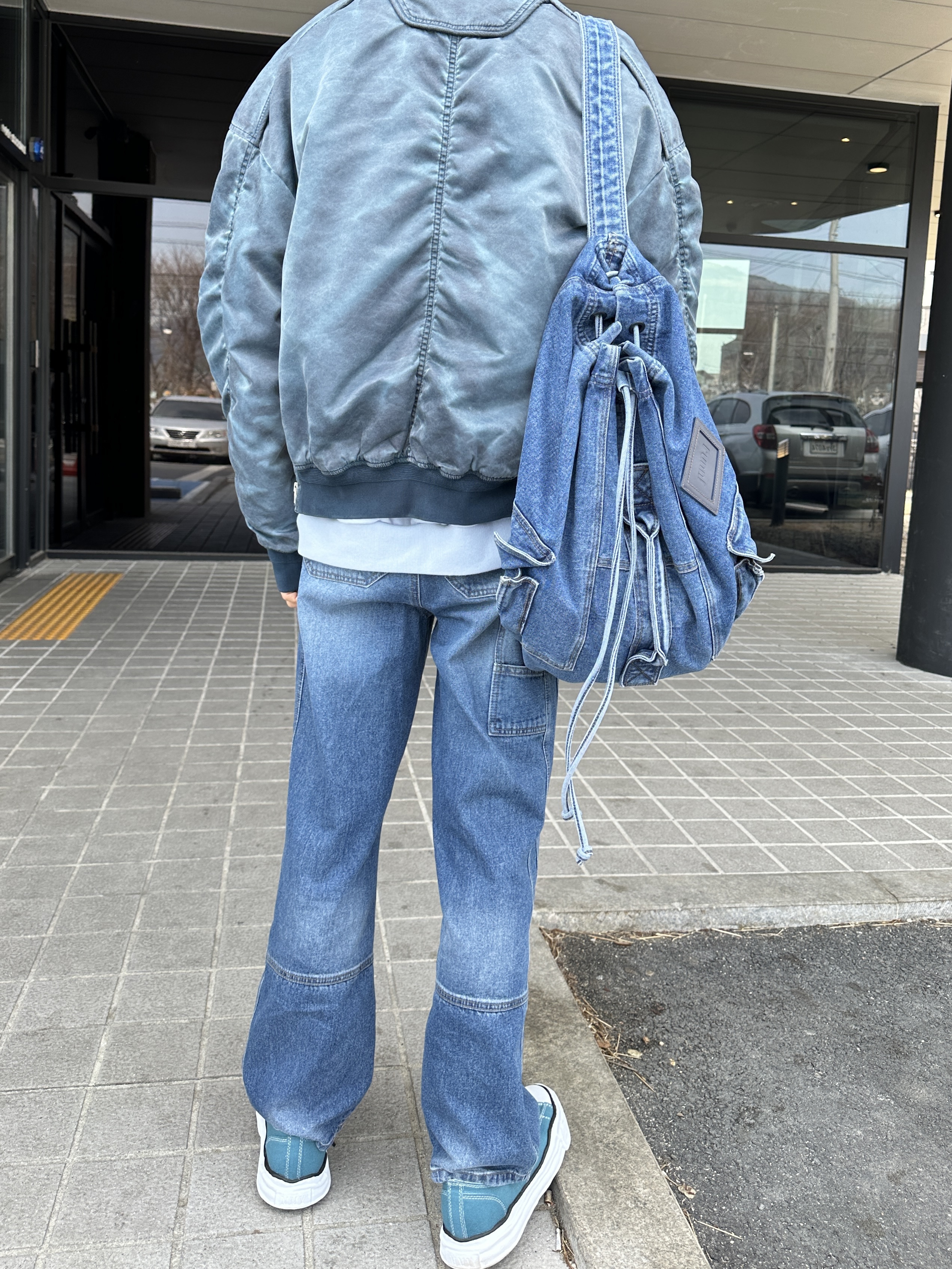 Juun.J Carpenter Denim Blue - 23SS, Maison Mihara Yasuhiro Peterson OG Sole Canvas Low Sneakers Blue 착용 스타일 - 1