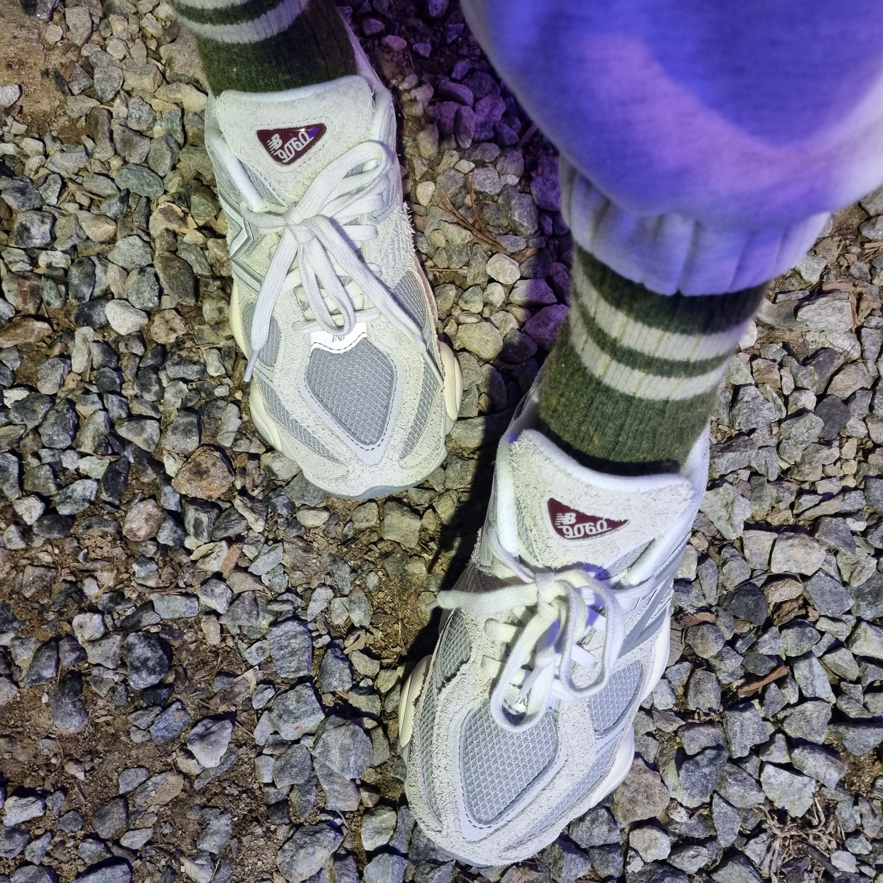 New Balance 9060 Lunar New Year Timberwolf Rain Cloud 착용 스타일 - 1