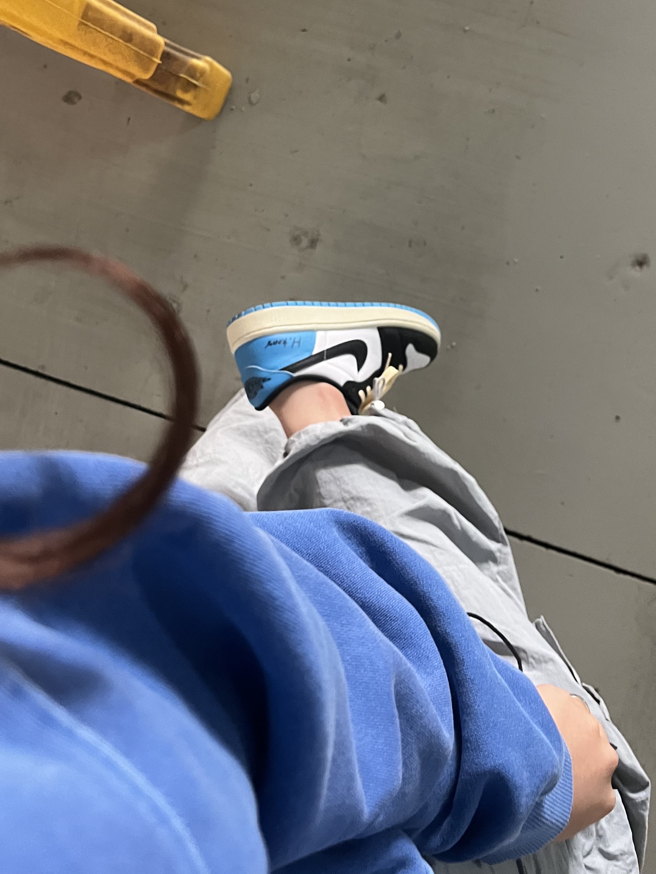 Jordan 1 Retro Low OG Black and Dark Powder Blue, IAB Studio Pigment Hoodie Royal Blue - 22FW 착용 스타일 - 1