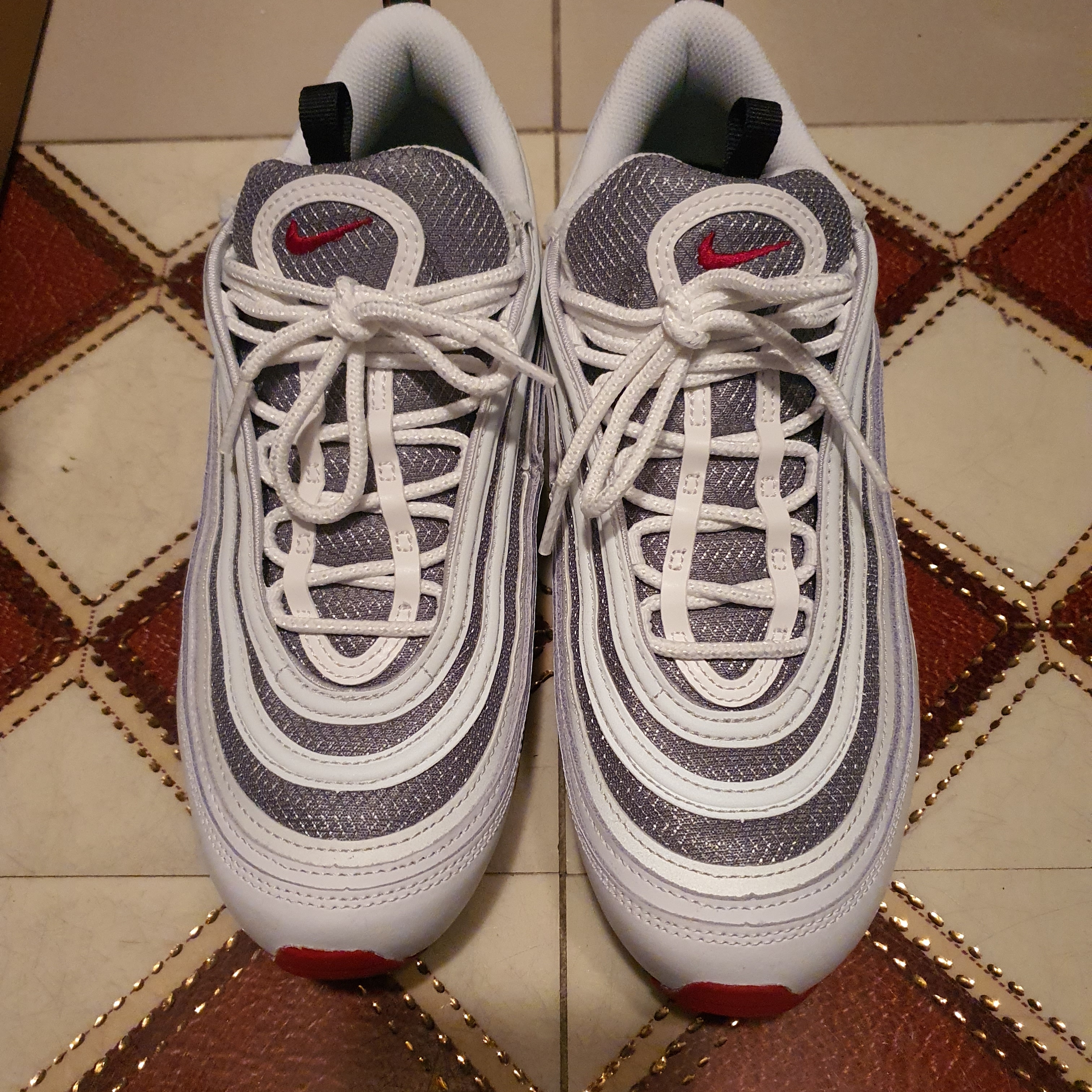 Nike Air Max 97 White and Varsity Red 착용 스타일