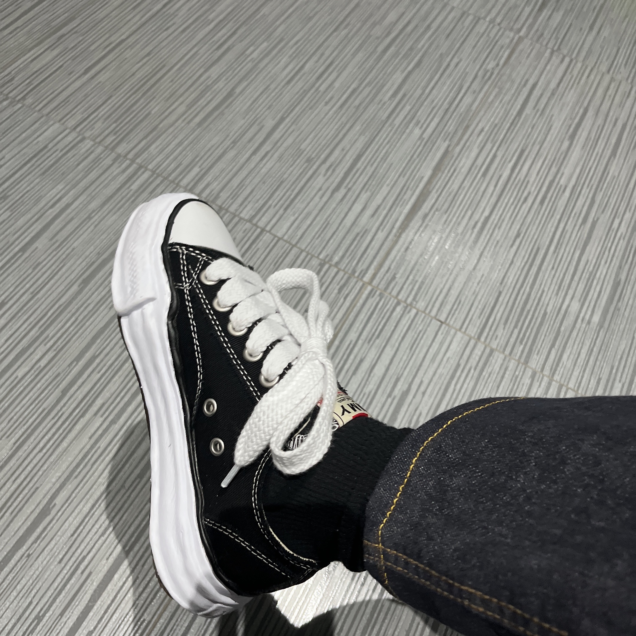 Maison Mihara Yasuhiro Peterson OG Sole Canvas Low Sneakers Black 착용 스타일 - 1