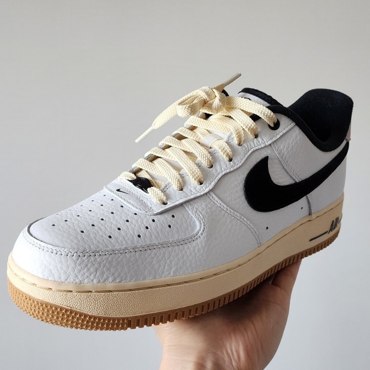 (W) Nike Air Force 1 '07 LX Black and Summit White 착용 스타일