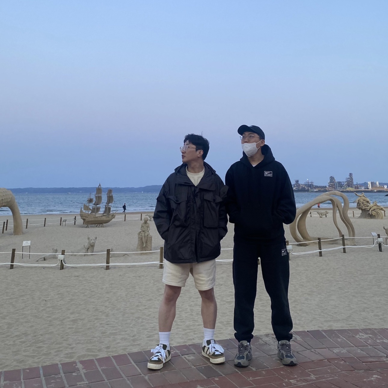 Adidas x Human Made Adimatic Brown, Essentials Sweatshorts Egg Shell - 22FW 착용 스타일