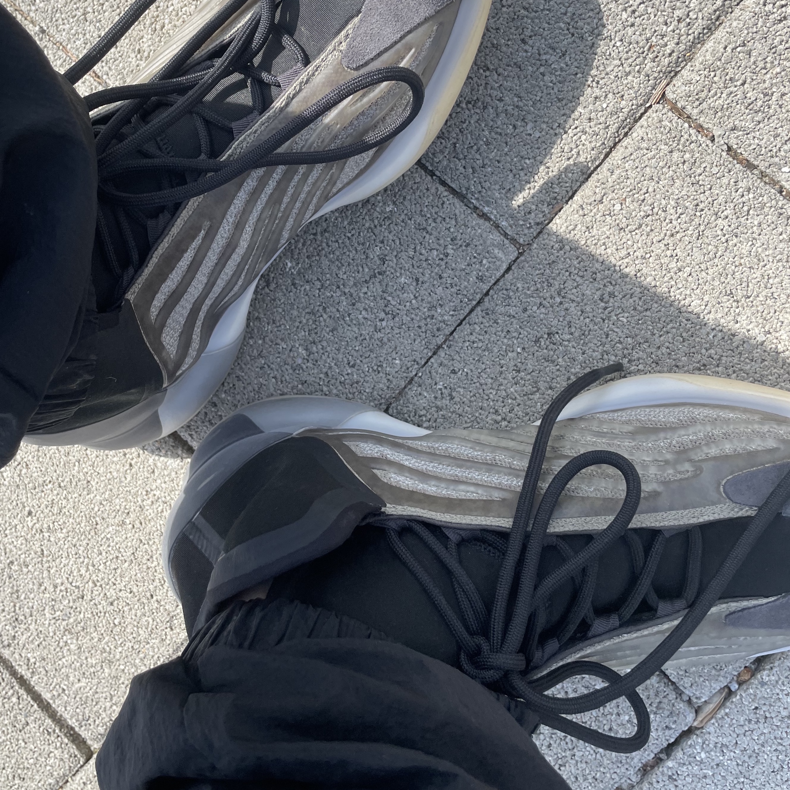 Adidas Yeezy QNTM Barium 착용 스타일