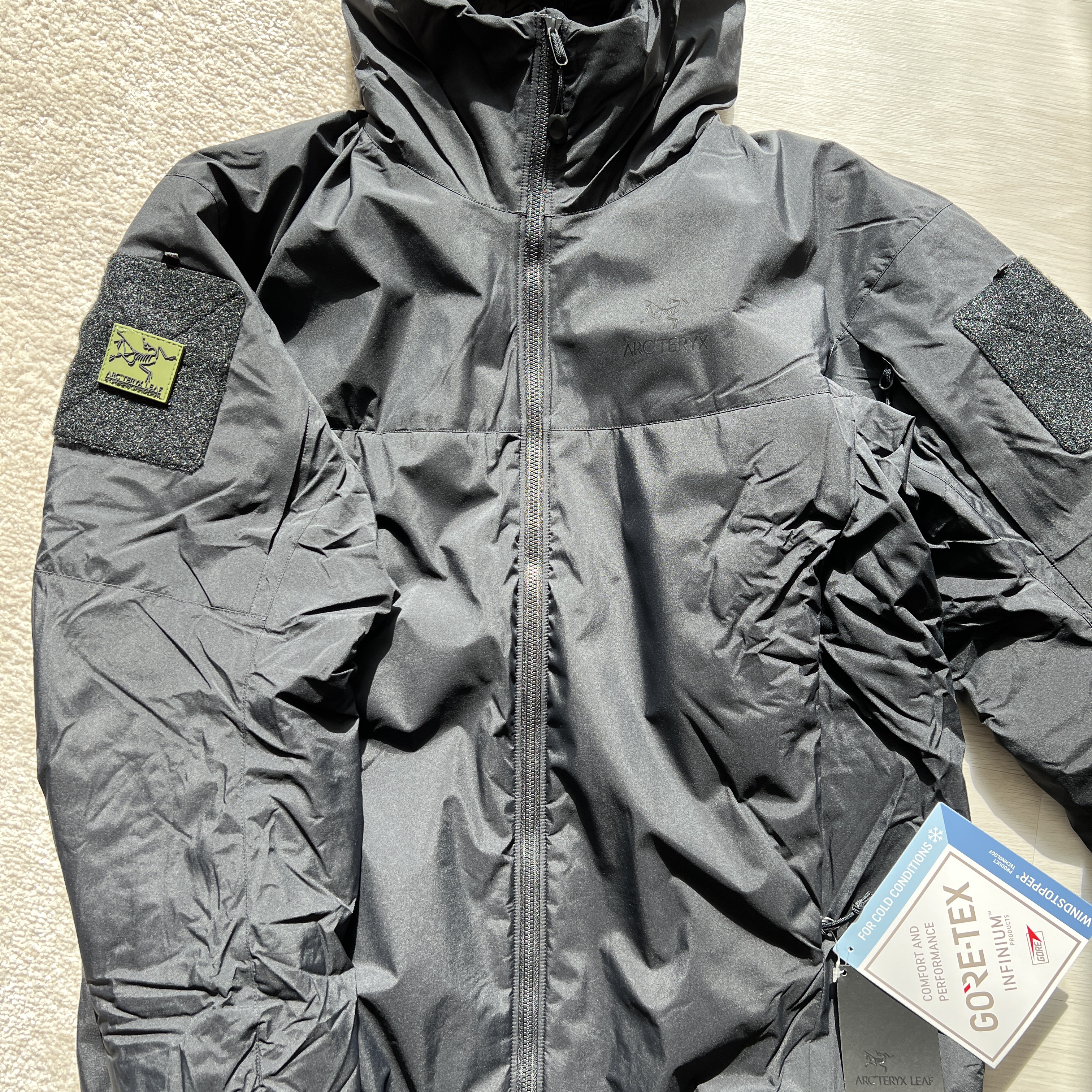 Arc'teryx LEAF Cold WX Hoody LT Gen 2 Black 착용 스타일 - 1
