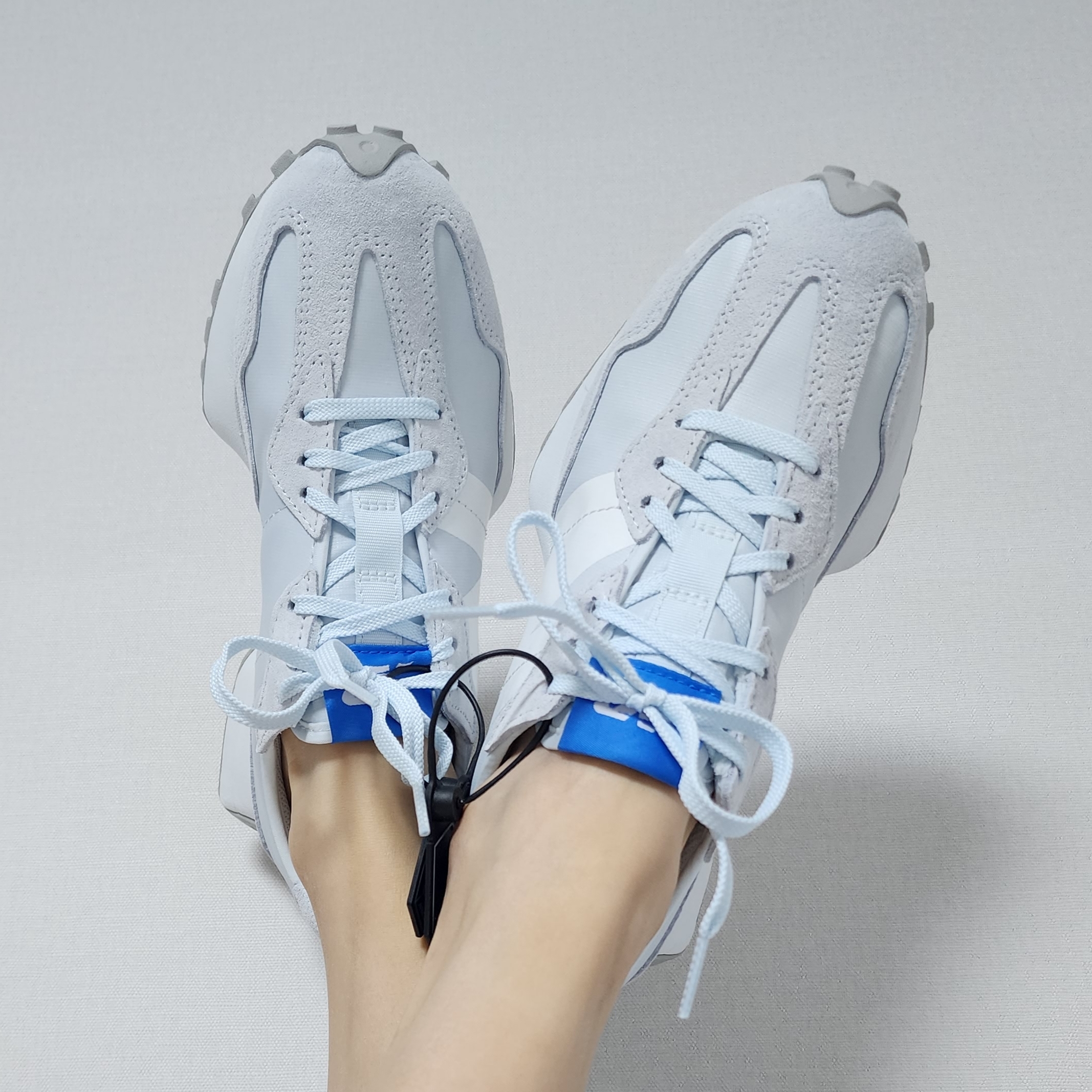 (W) New Balance 327 Blue Sea Smoke 착용 스타일