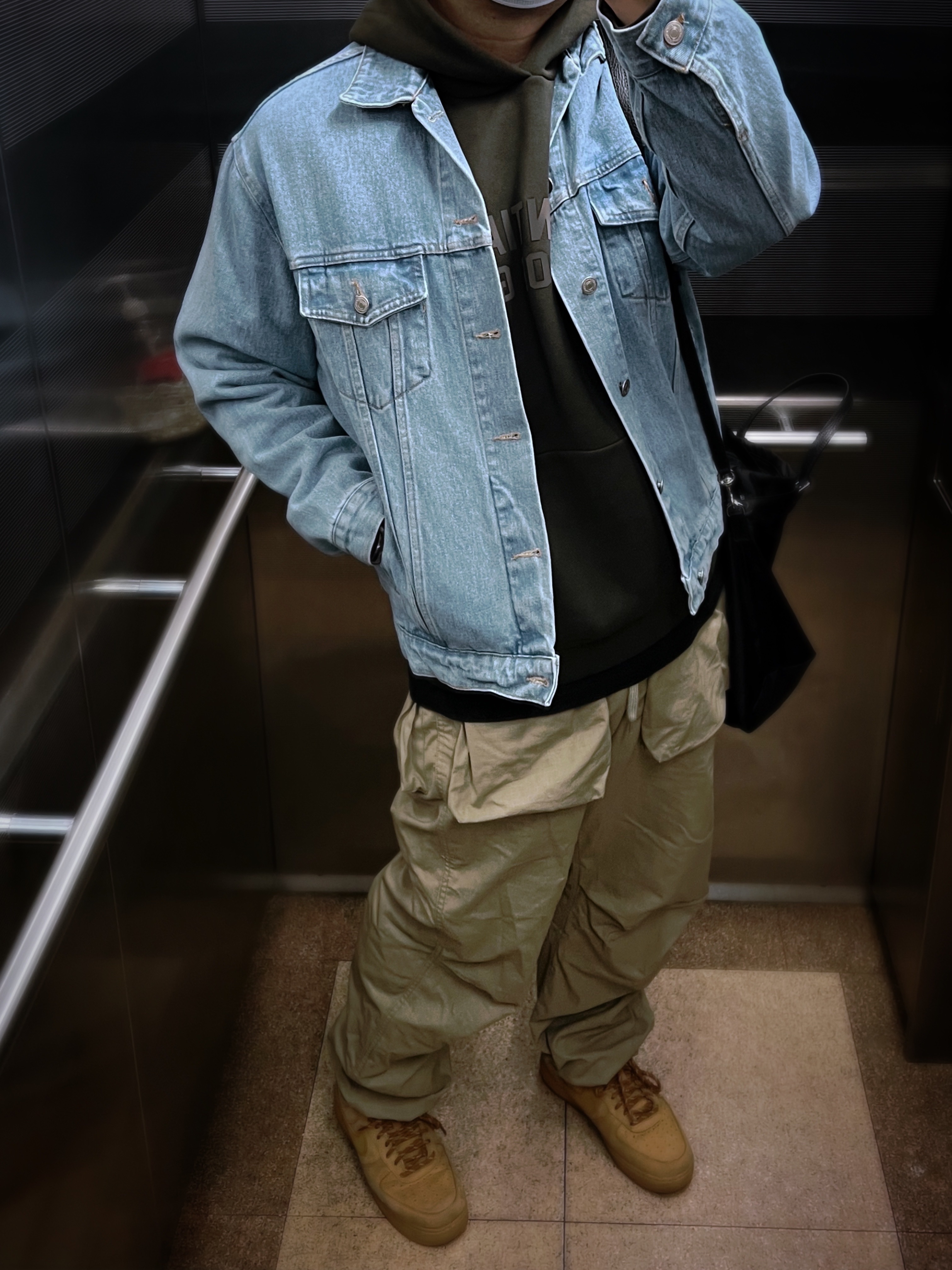 Essentials Hoodie Off Black - 22FW, Nike Air Force 1 '07 WB Flax 착용 스타일 - 1