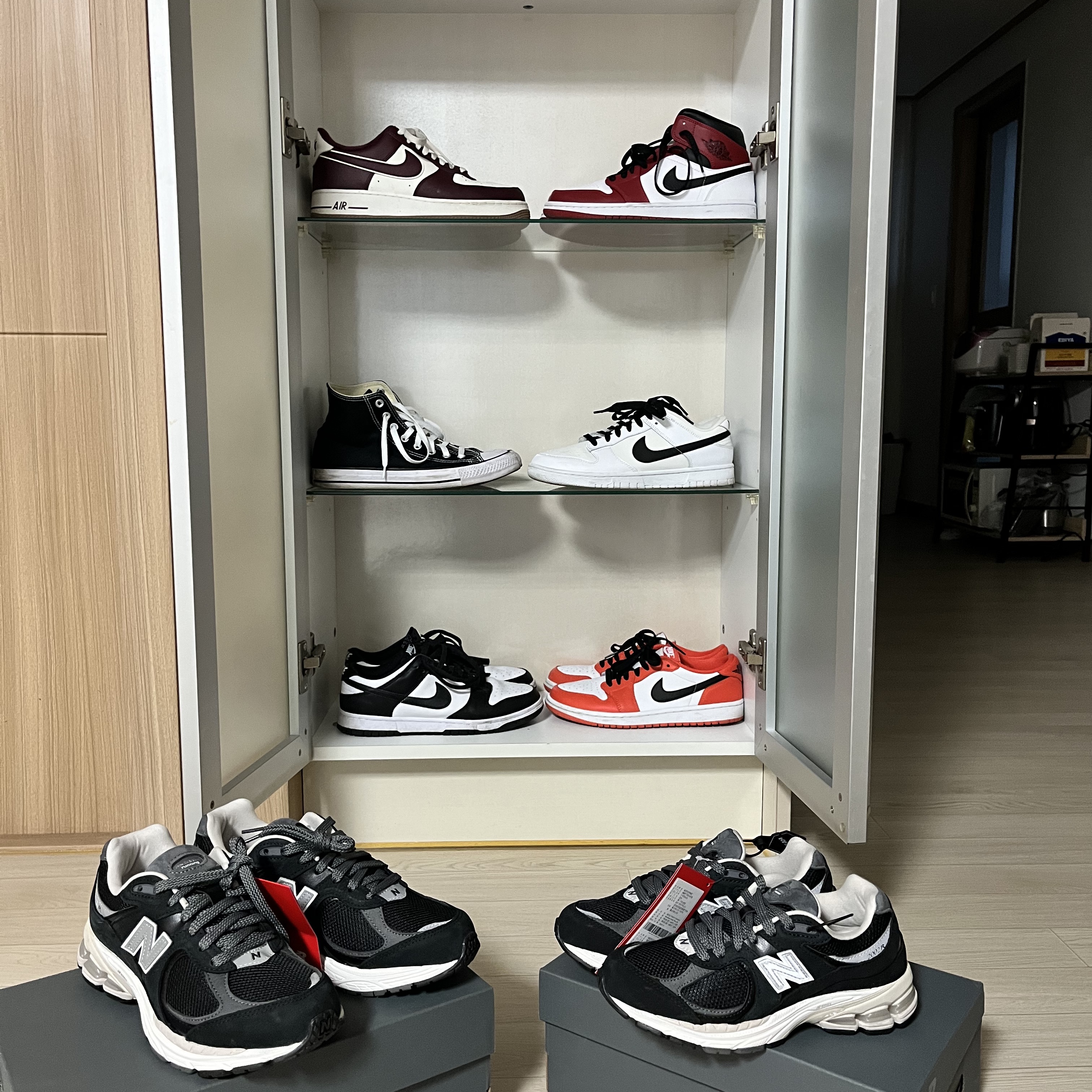 New Balance 2002R Premium Vintage Black, Nike Dunk Low Retro Black 착용 스타일 - 2
