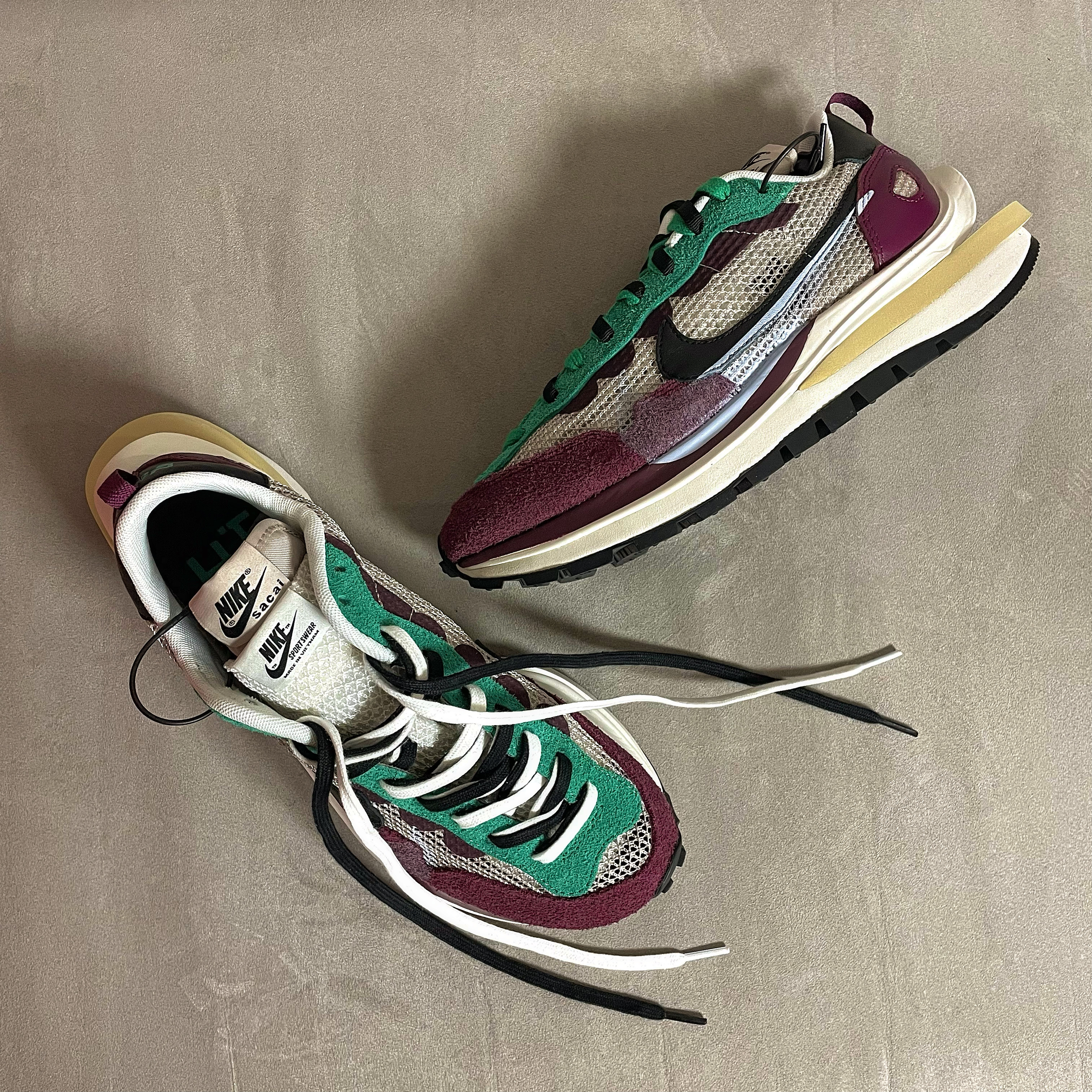 Nike x Sacai VaporWaffle String & Black Villain Red 착용 스타일