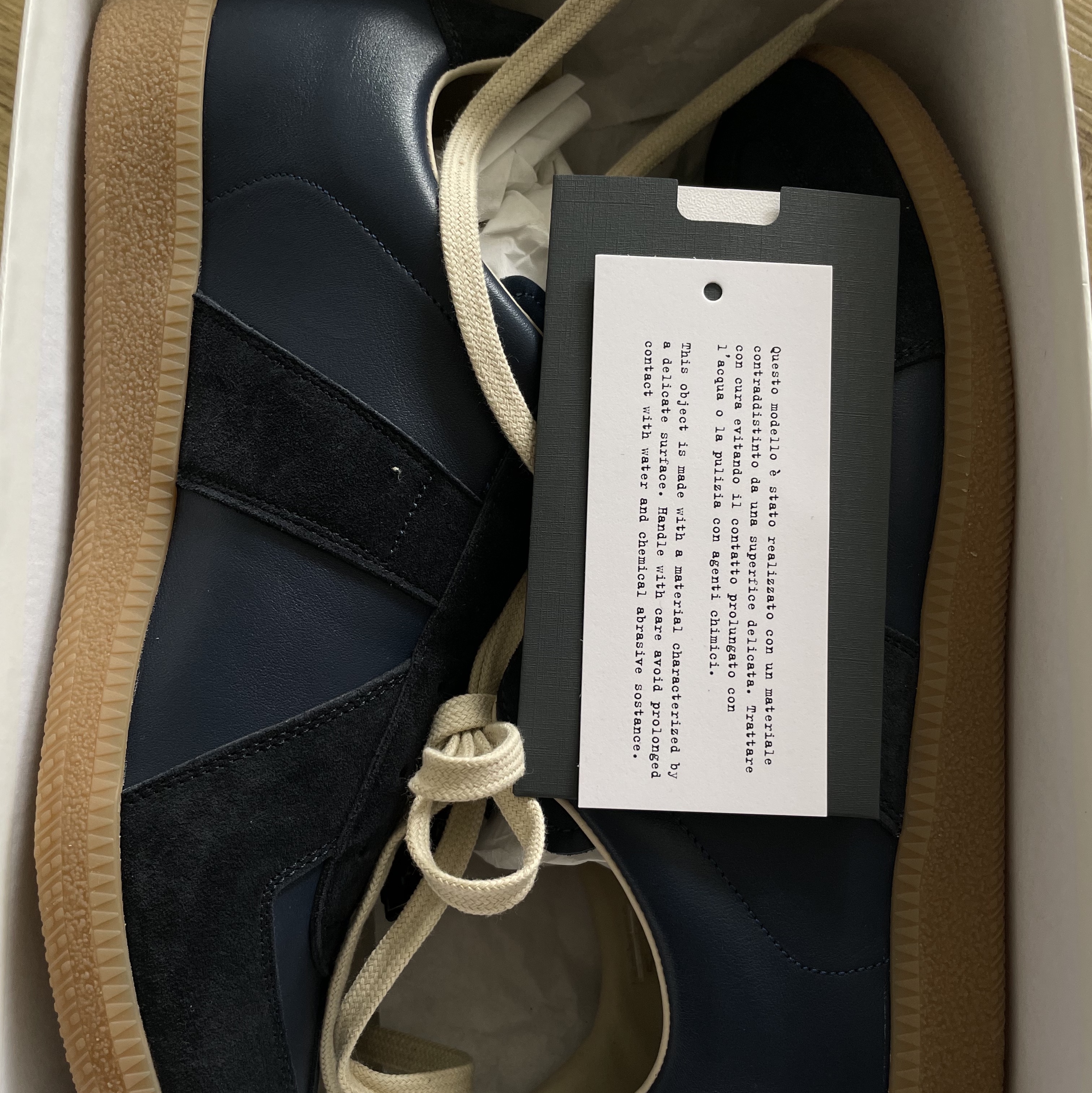 Maison Margiela Calfskin Replica Sneakers Navy 착용 스타일
