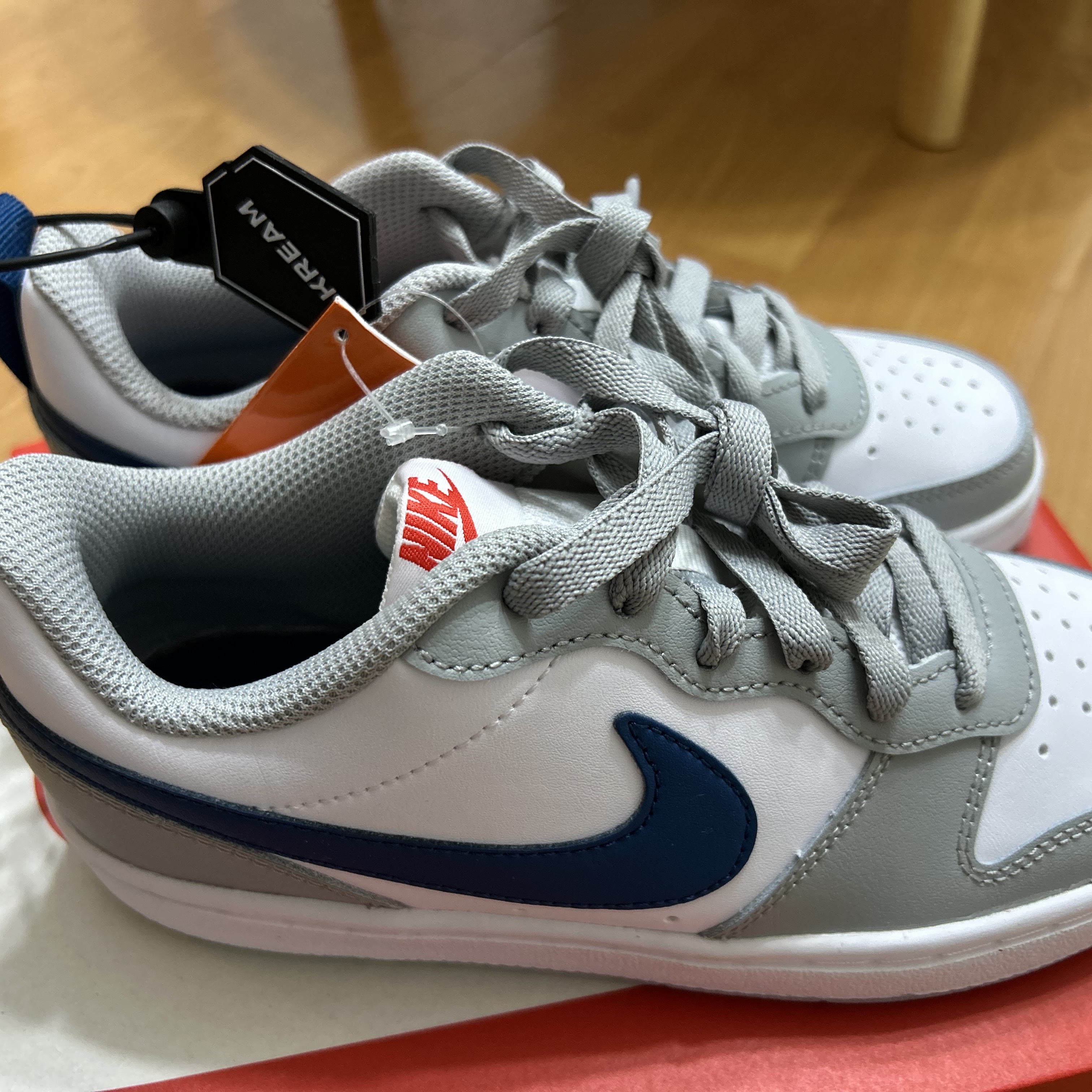 (GS) Nike Court Borough Low 2 Light Smoke Grey 착용 스타일 - 1
