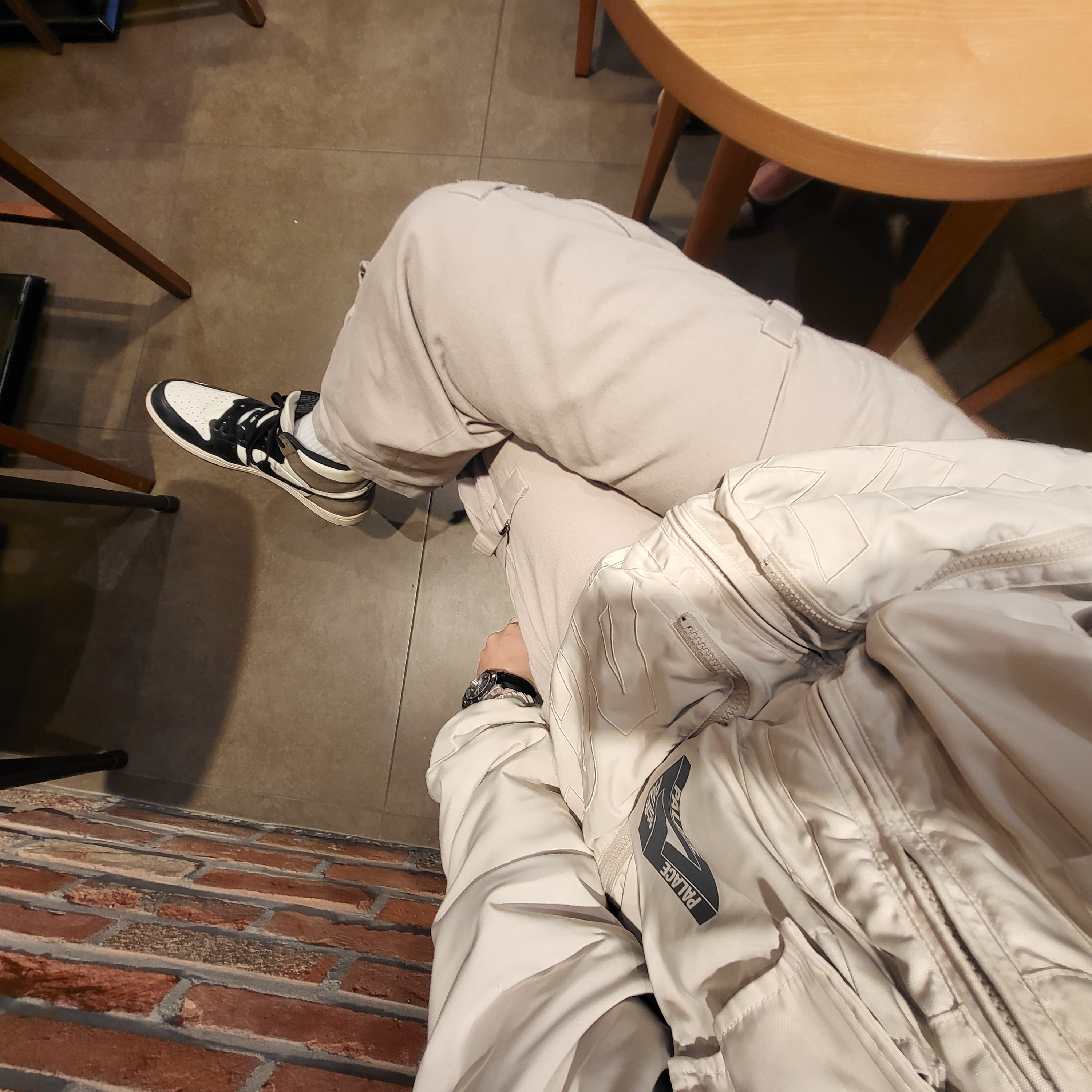 Jordan 1 Retro High OG Black Mocha, Palace Pal Is Ace Jacket Stone - 21SS 착용 스타일