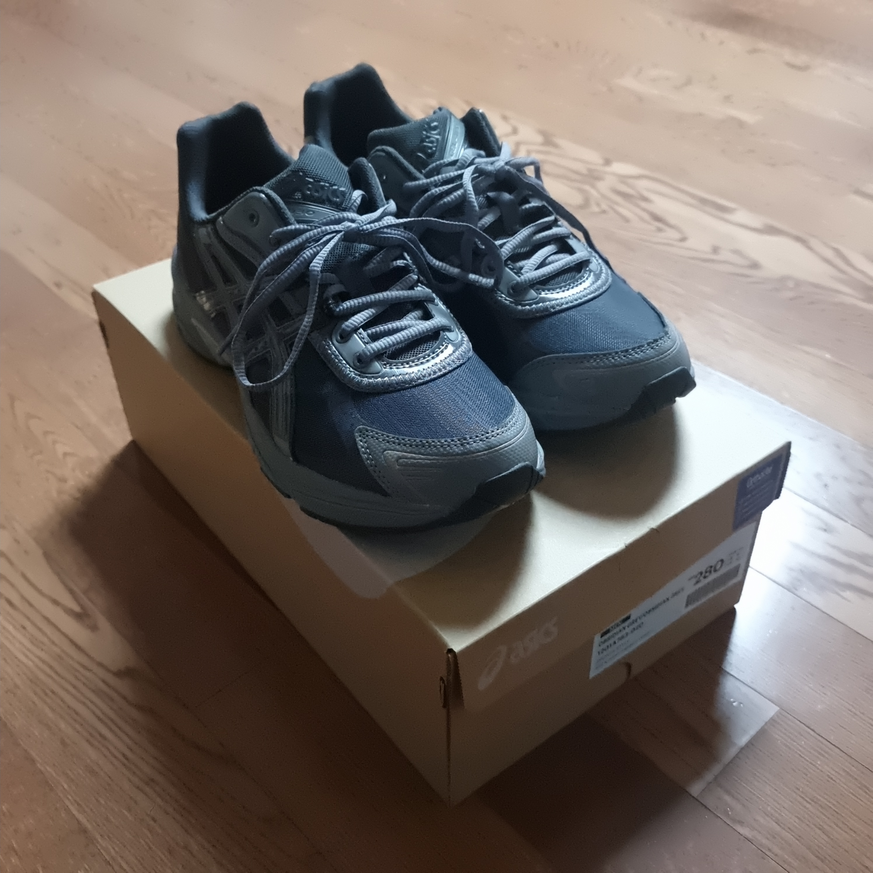Asics Gel-1130 RE Obsidian Grey 착용 스타일