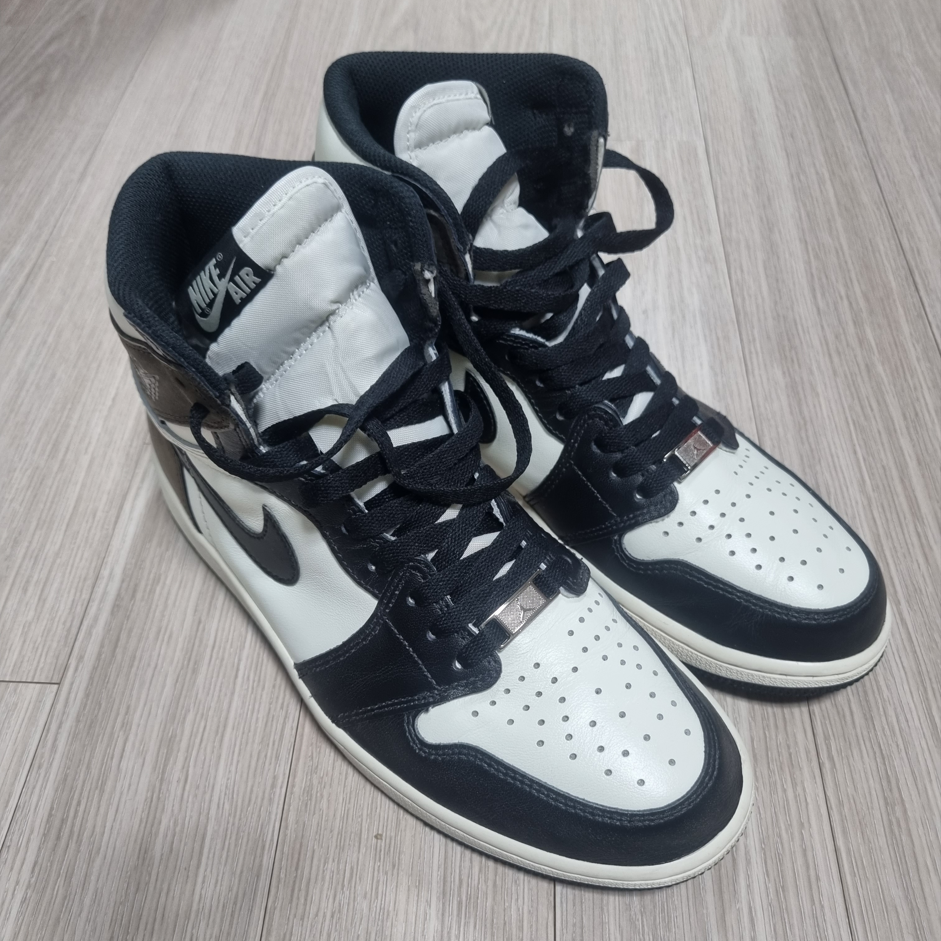 Jordan 1 Retro High OG Black Mocha 착용 스타일