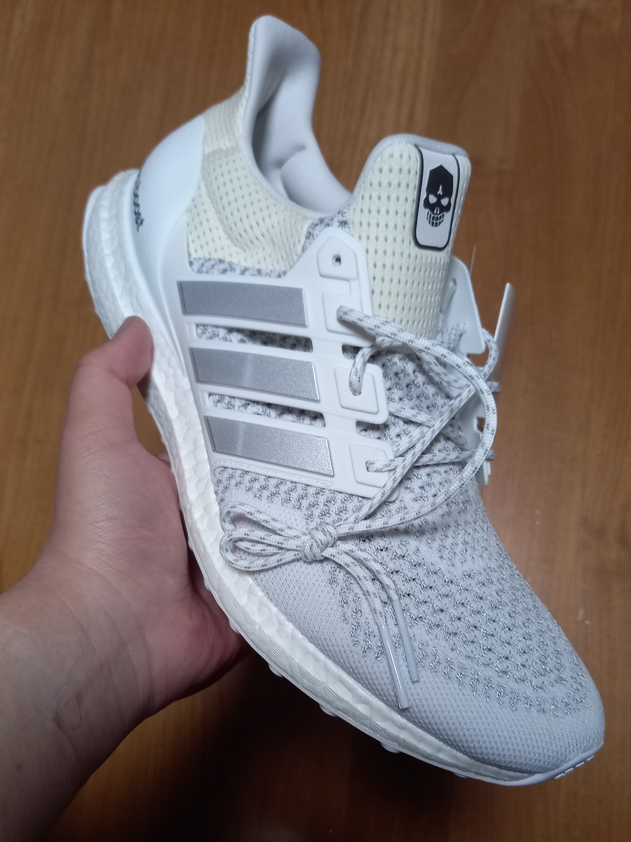 Adidas x Show Me The Money Ultraboost 1.0 White, Adidas x Show Me The Money Ultraboost 1.0 Black 착용 스타일 - 1