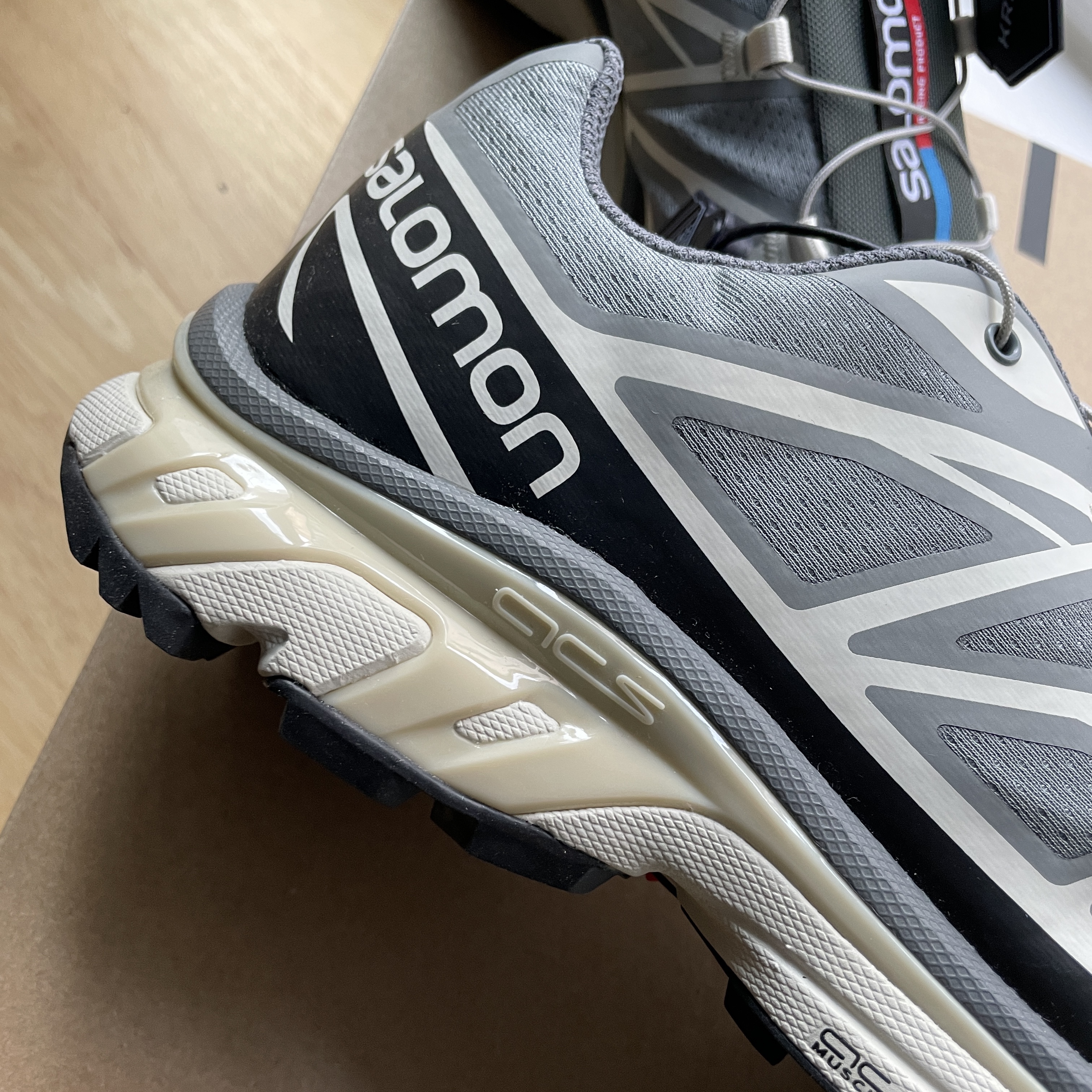 Salomon XT-6 Recut Phantom Vanilla Ice 착용 스타일 - 3