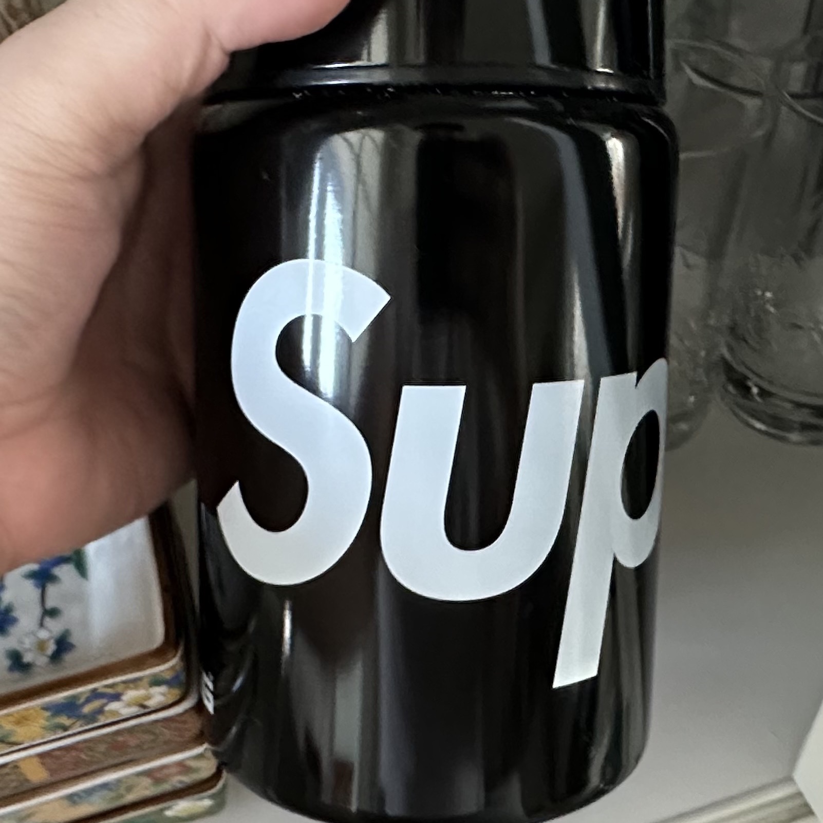 Supreme Heller Mugs Red (Set of 2), Supreme x Sigg 0.75L Food Jar Black - 21FW 착용 스타일 - 3