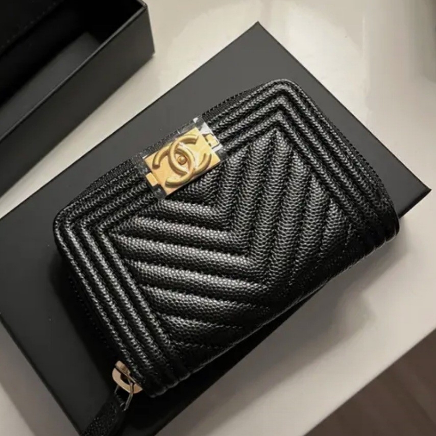 Chanel Boy Chanel Zipped Coin Purse Grained Calfskin & Gold Black 착용 스타일