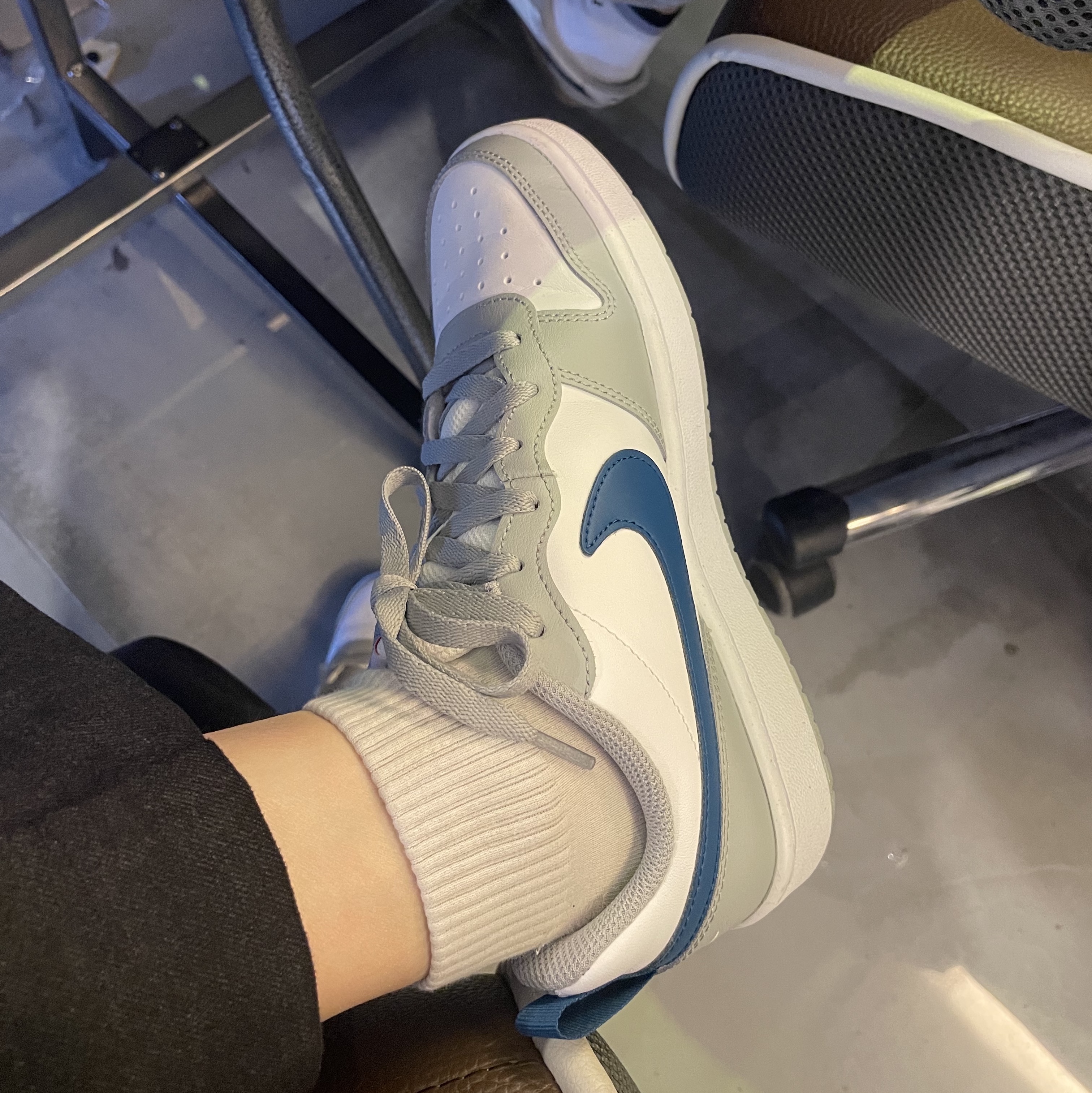 (GS) Nike Court Borough Low 2 Light Smoke Grey 착용 스타일