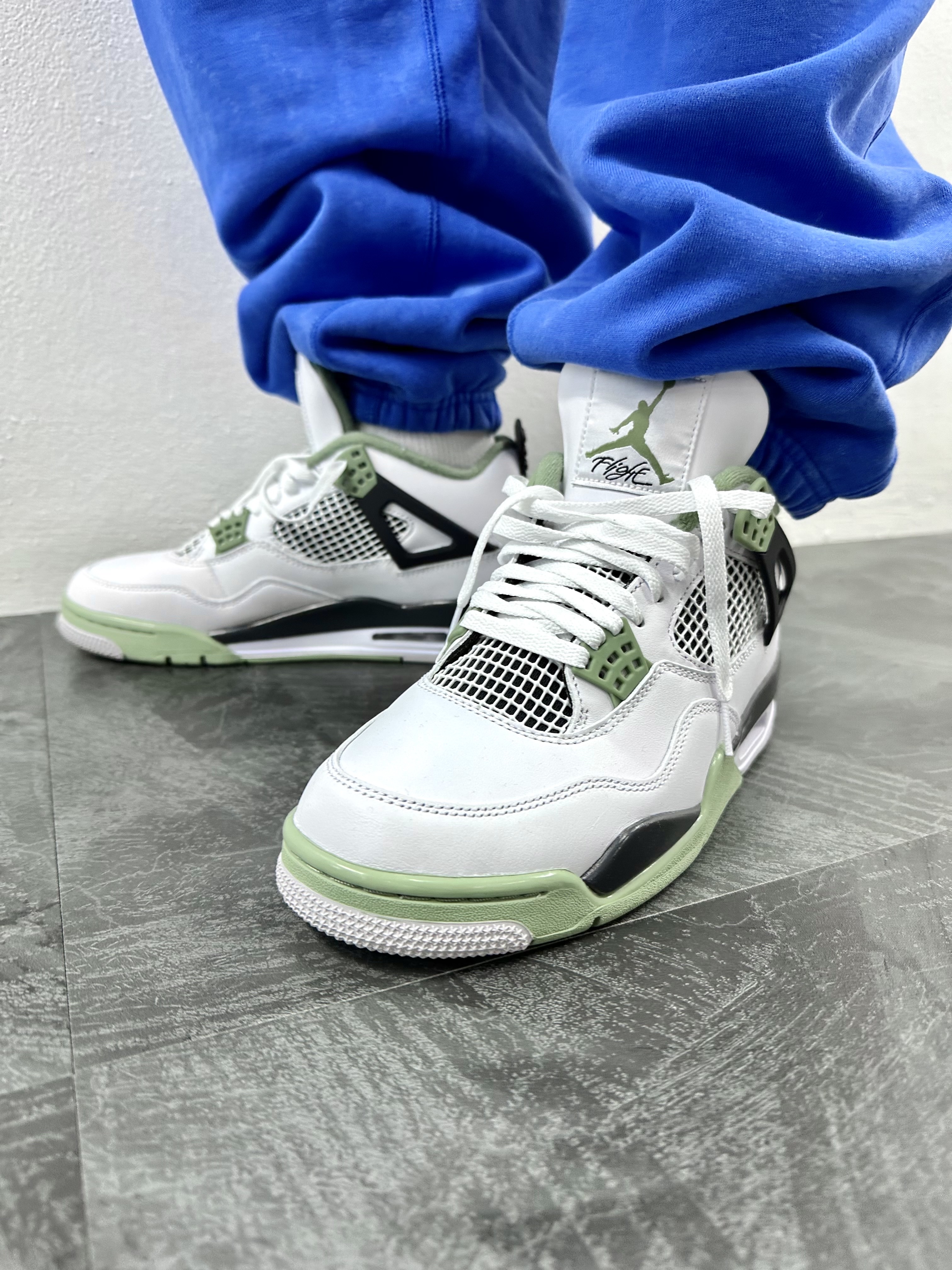 (W) Jordan 4 Retro Oil Green 착용 스타일
