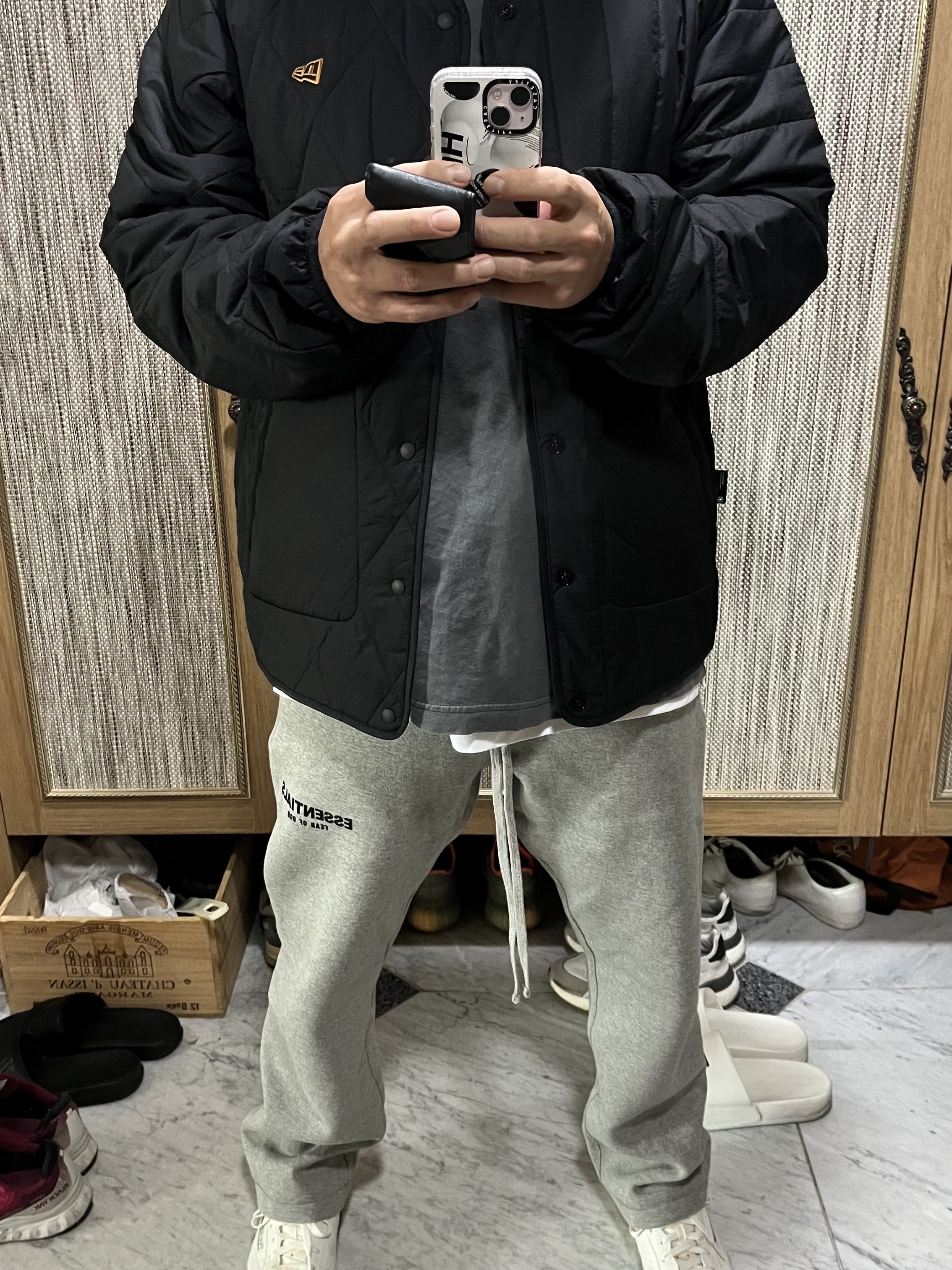 Essentials The Core Collection Relaxed Sweatpants Dark Oatmeal 착용 스타일