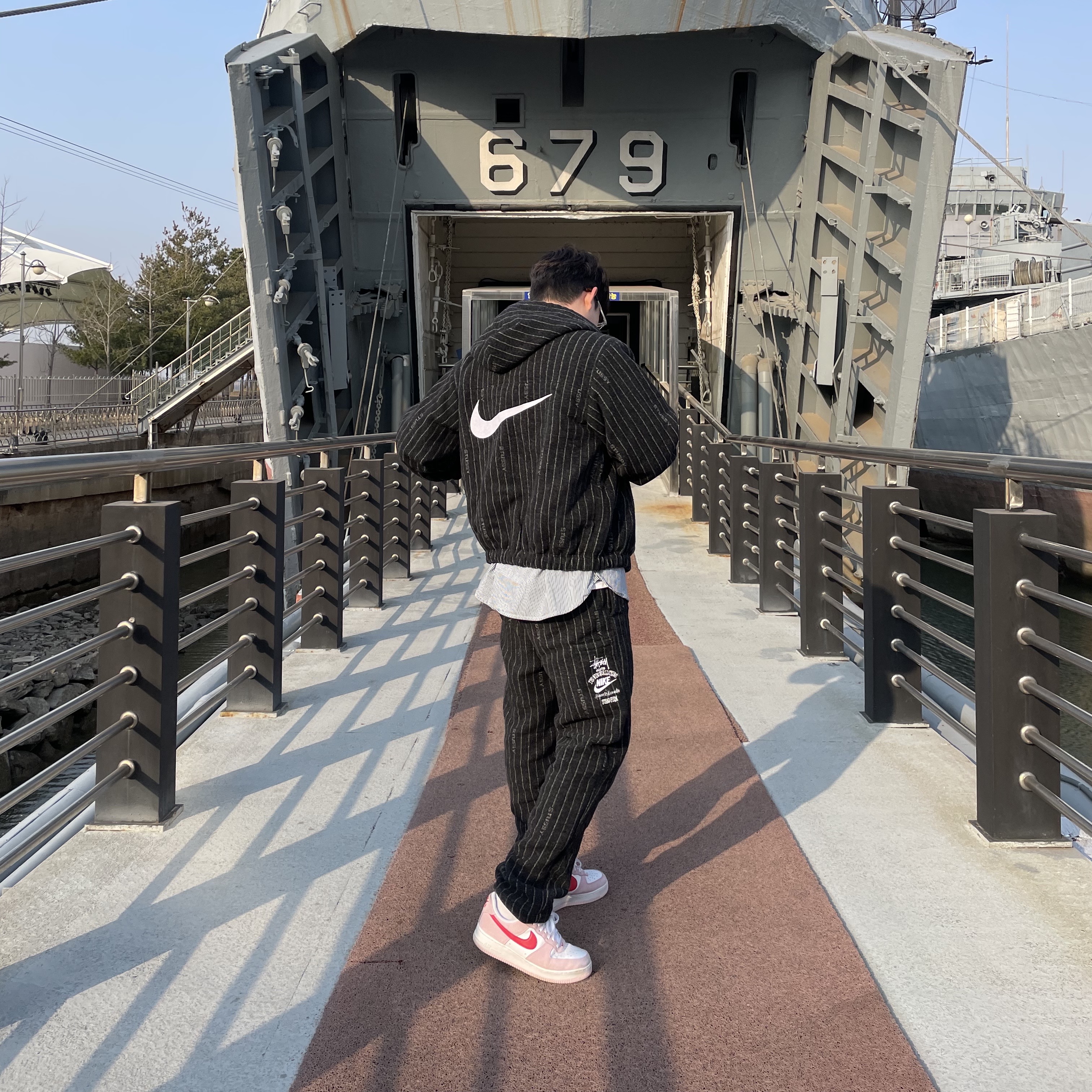 Nike x Stussy NRG Striped Wool Pants Black (DR4021-010) 착용 스타일