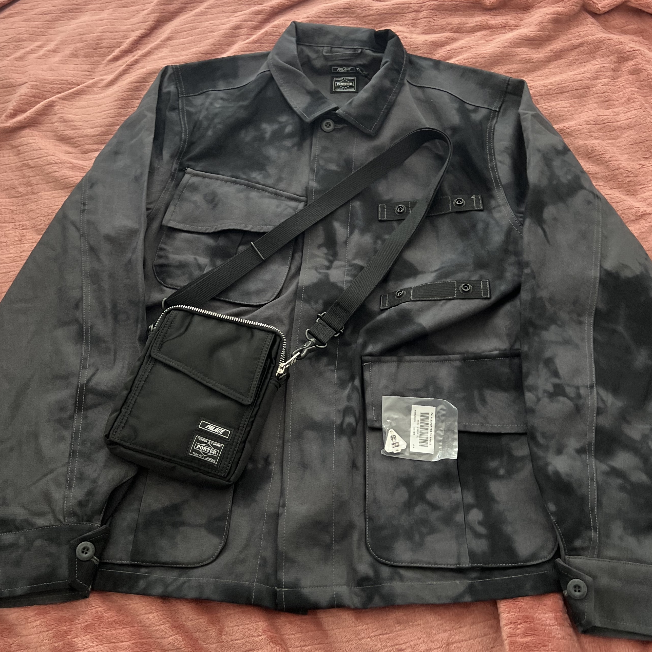Palace x Porter Jacket & Pocket Bag Black 착용 스타일 - 3