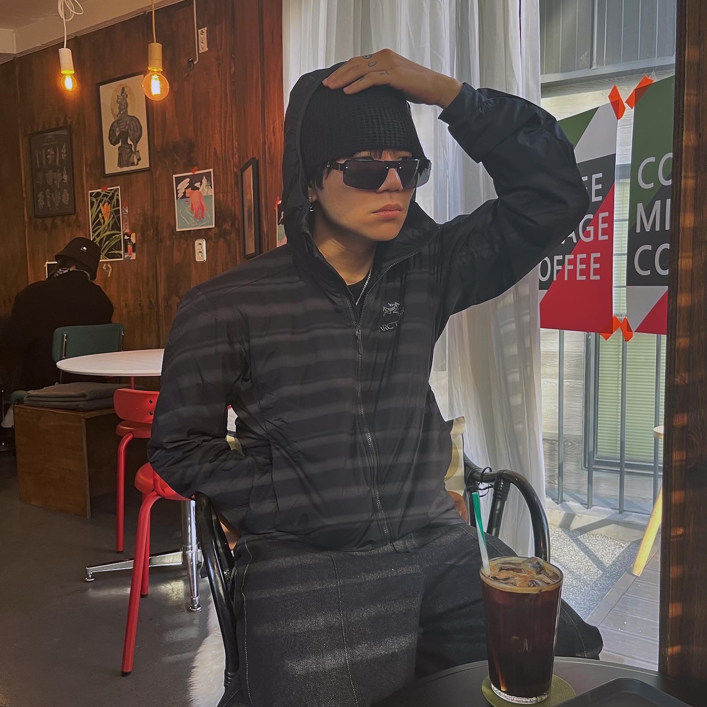 Arc'teryx Atom LT Hoody Black 착용 스타일 - 2